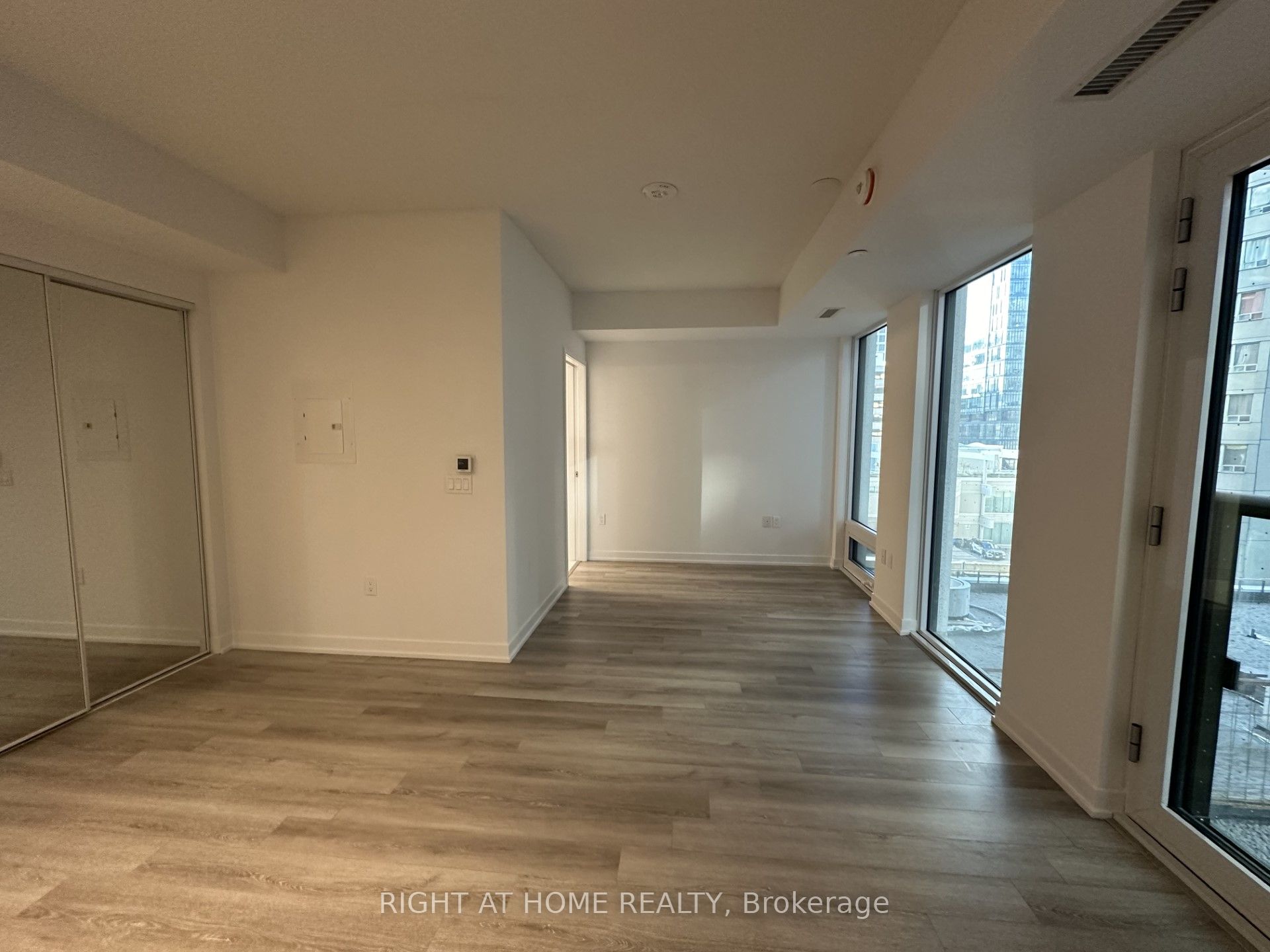 121 St Patrick Street 417, Toronto, ON M5T 3C1 photo 5