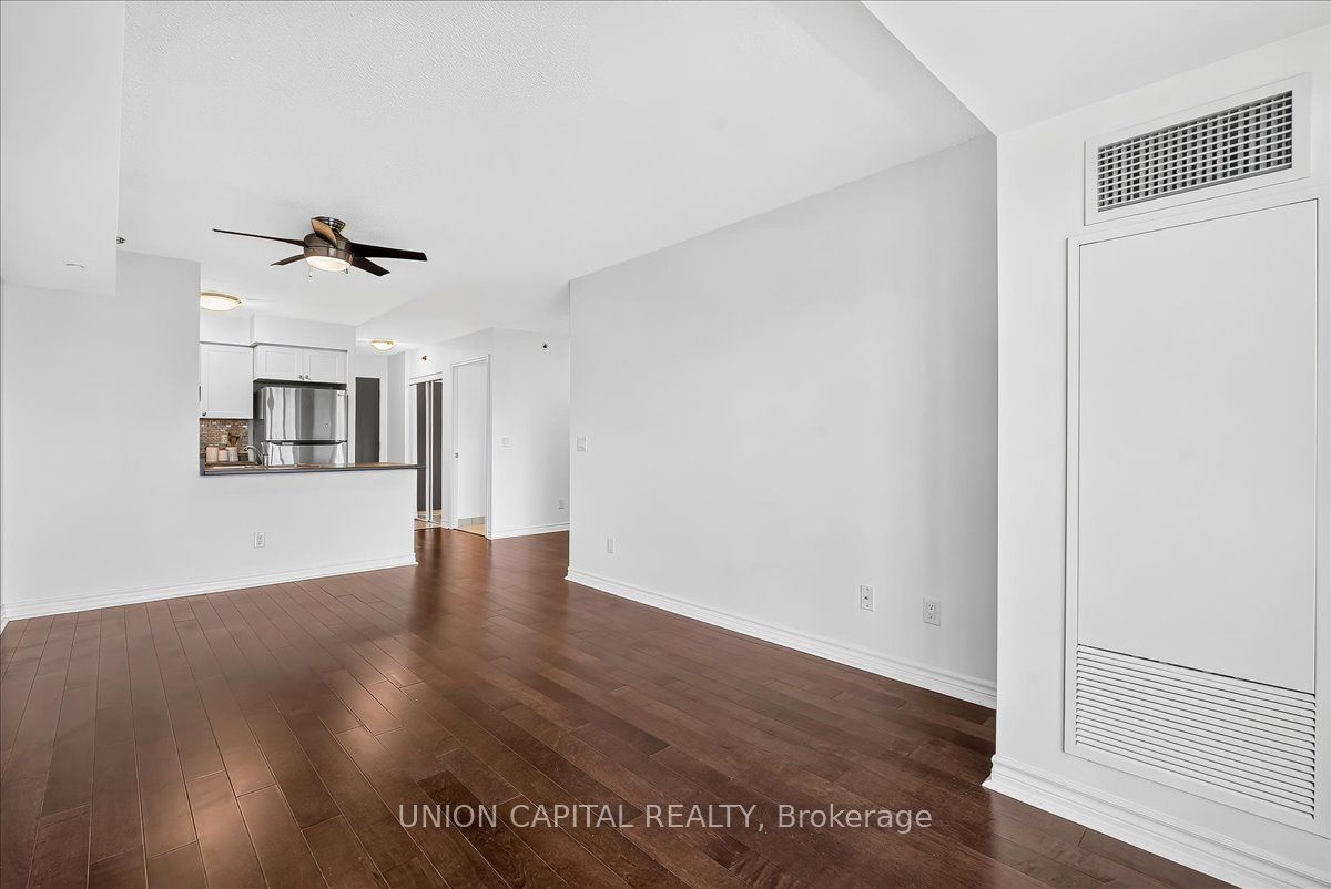 35 Saranac Boulevard 602, Toronto, ON M6A 2G4 photo 5
