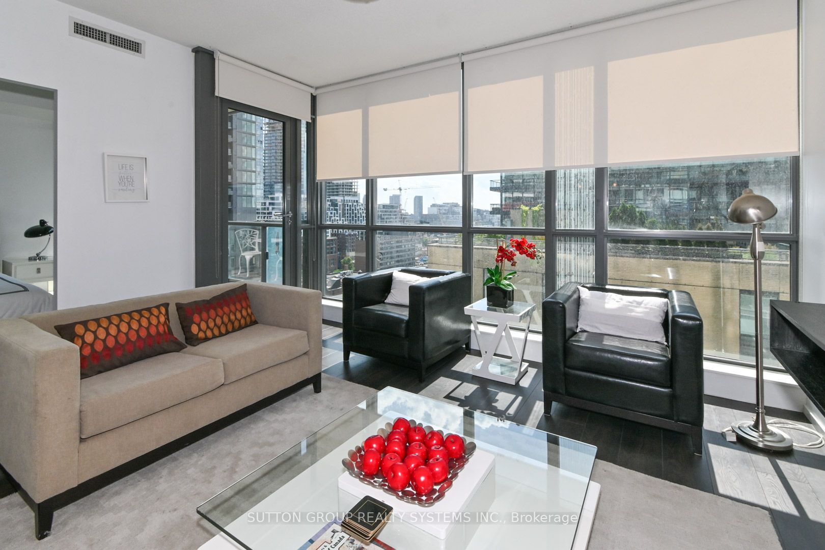 8 Charlotte Street 1408, Toronto, ON M5V 0K4 photo 2