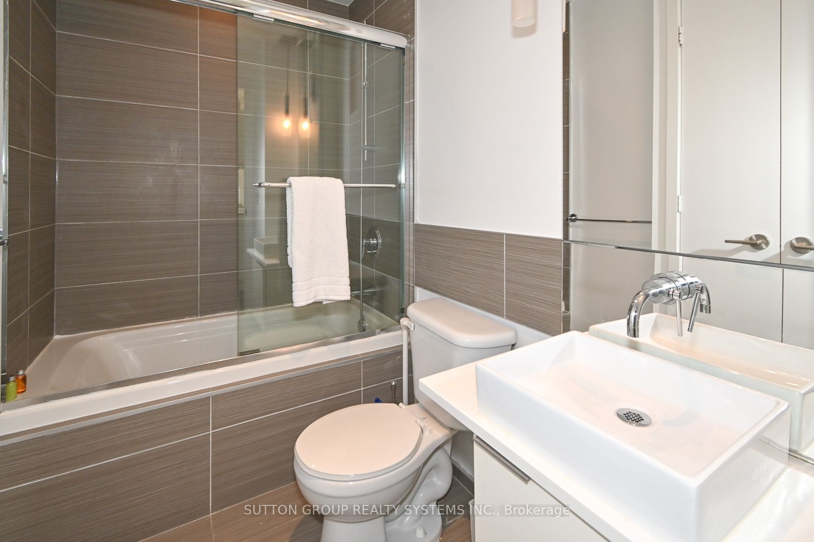 8 Charlotte Street 1408, Toronto, ON M5V 0K4 photo 4
