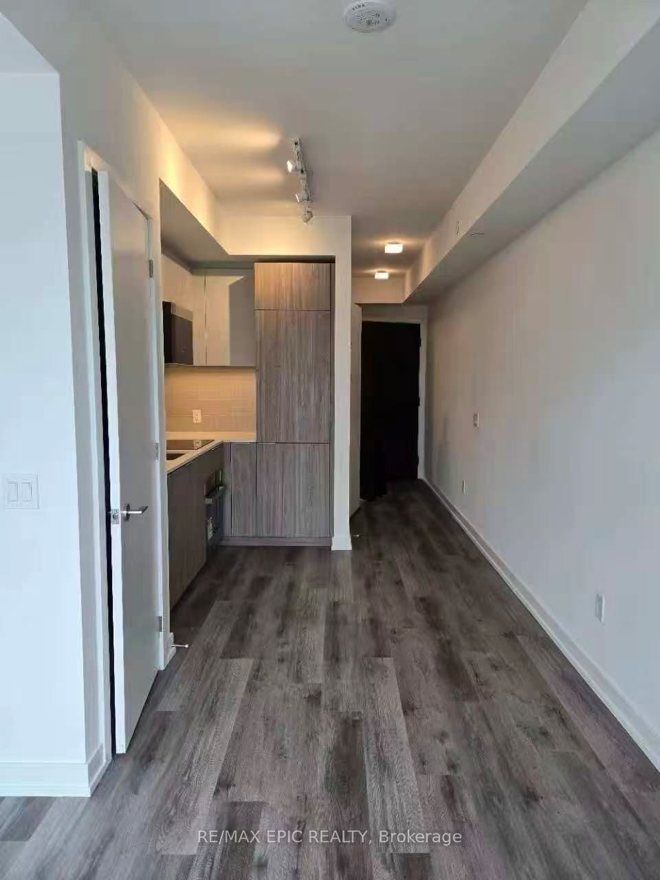 28 Eastern Avenue 1017, Toronto, ON M5A 0Y2 photo 3
