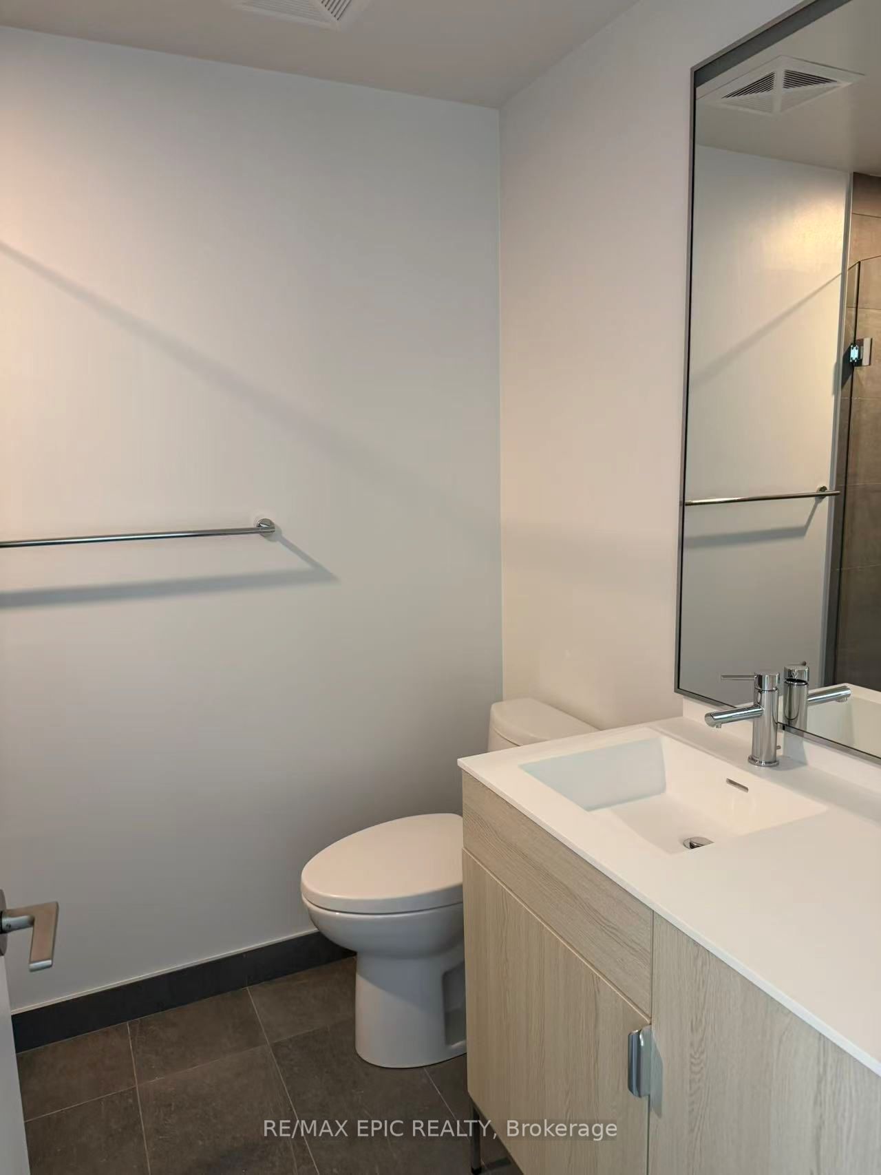 28 Eastern Avenue 1017, Toronto, ON M5A 0Y2 photo 5