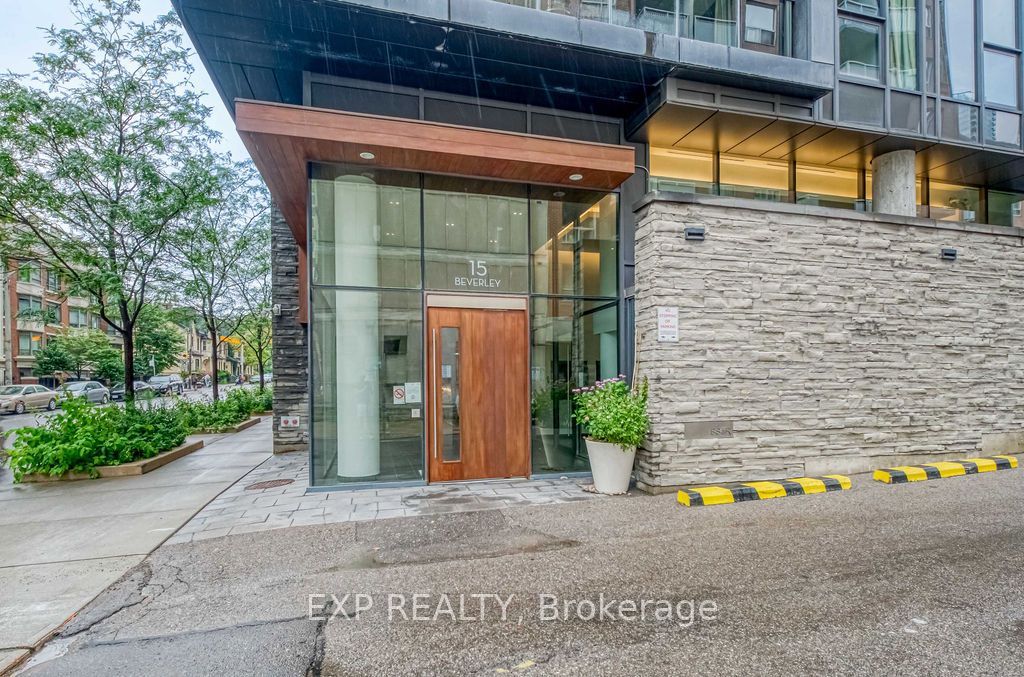 15 Beverley Street 305, Toronto, ON M5T 0B3 photo 2