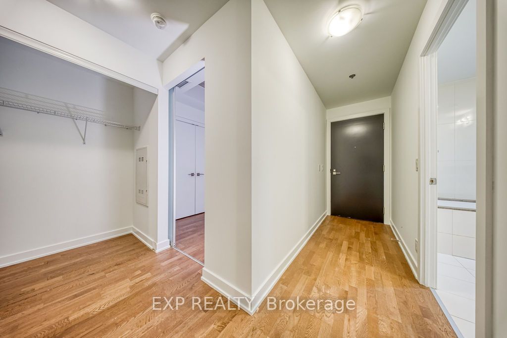 15 Beverley Street 305, Toronto, ON M5T 0B3 photo 4