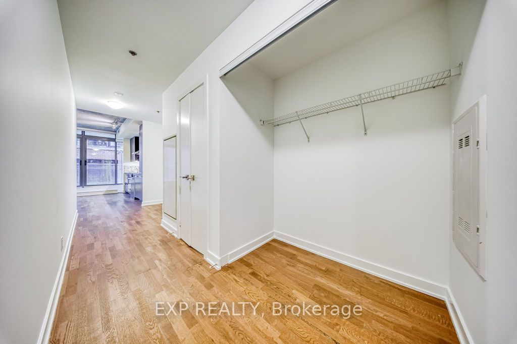 15 Beverley Street 305, Toronto, ON M5T 0B3 photo 5