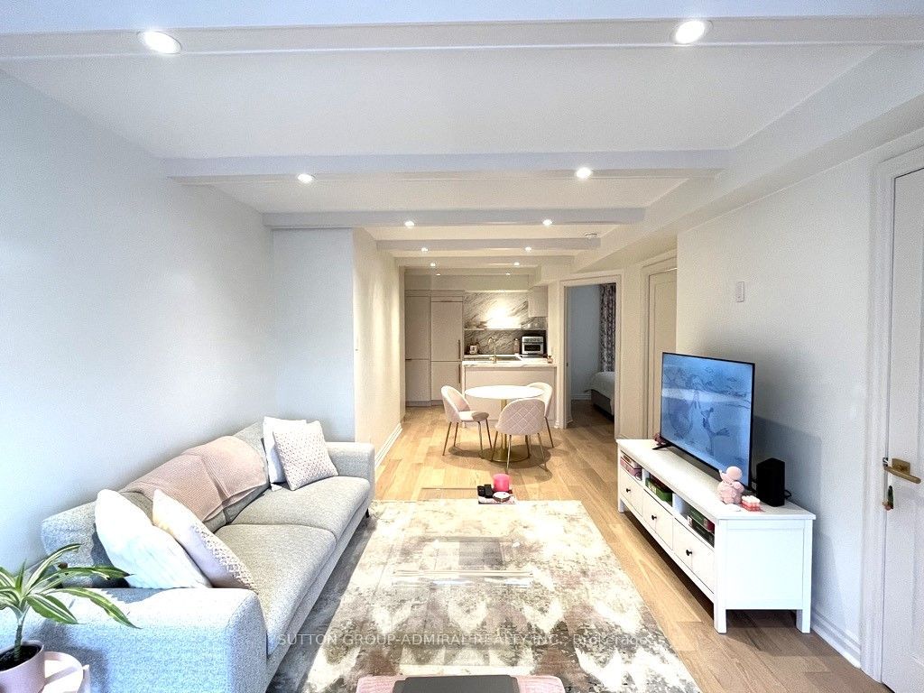 1174 Yonge Street 301, Toronto, ON M4W 2L9 photo 2