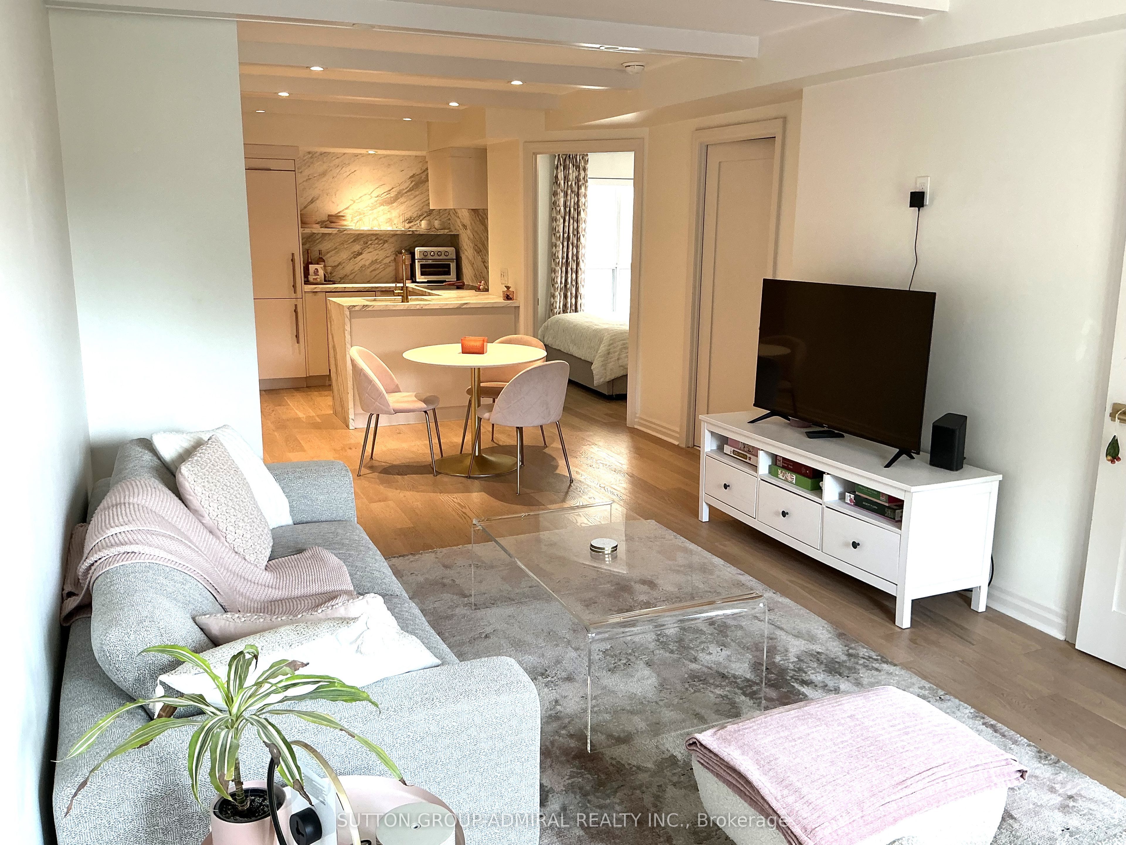 1174 Yonge Street 301, Toronto, ON M4W 2L9 photo 3