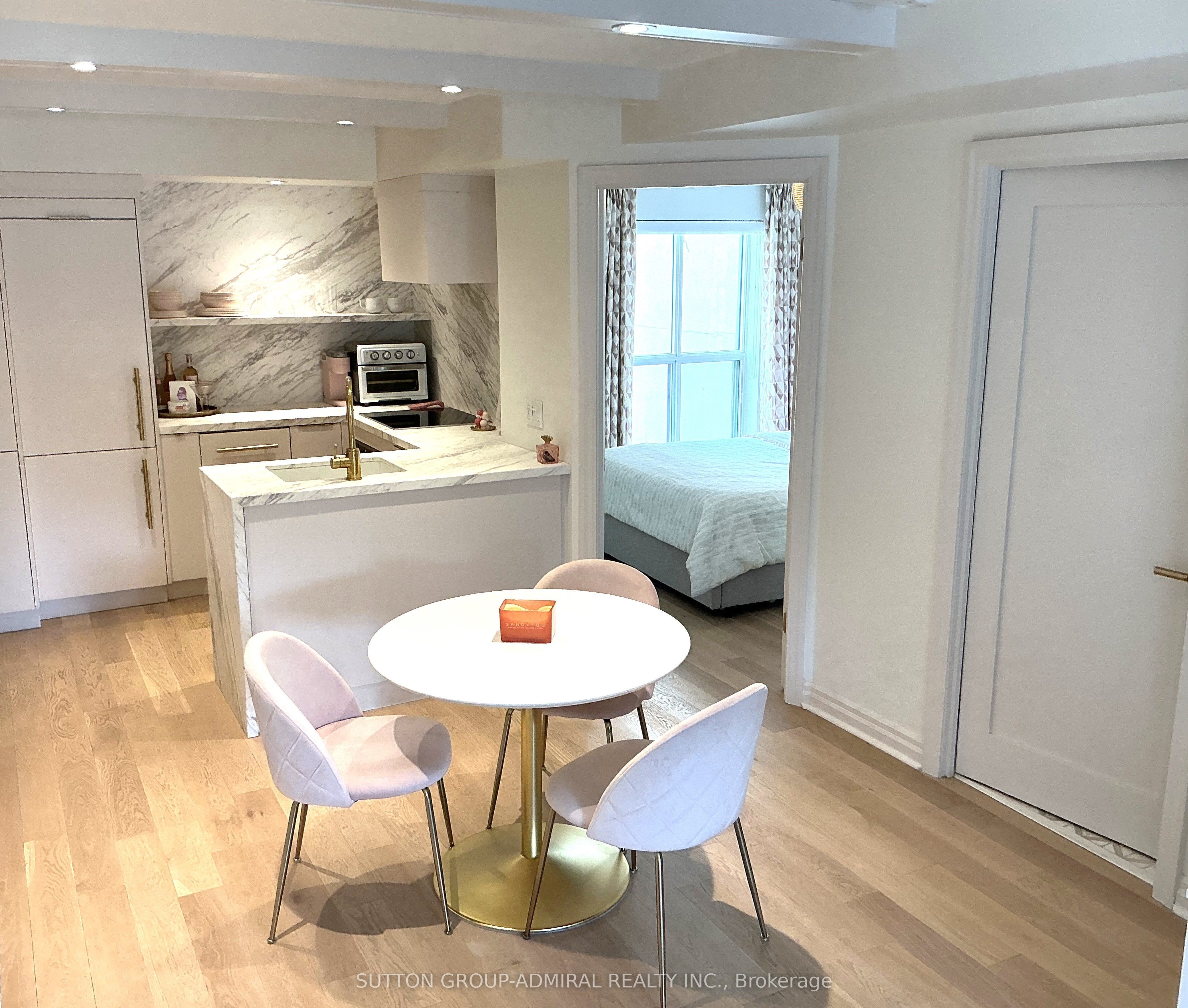 1174 Yonge Street 301, Toronto, ON M4W 2L9 photo 5