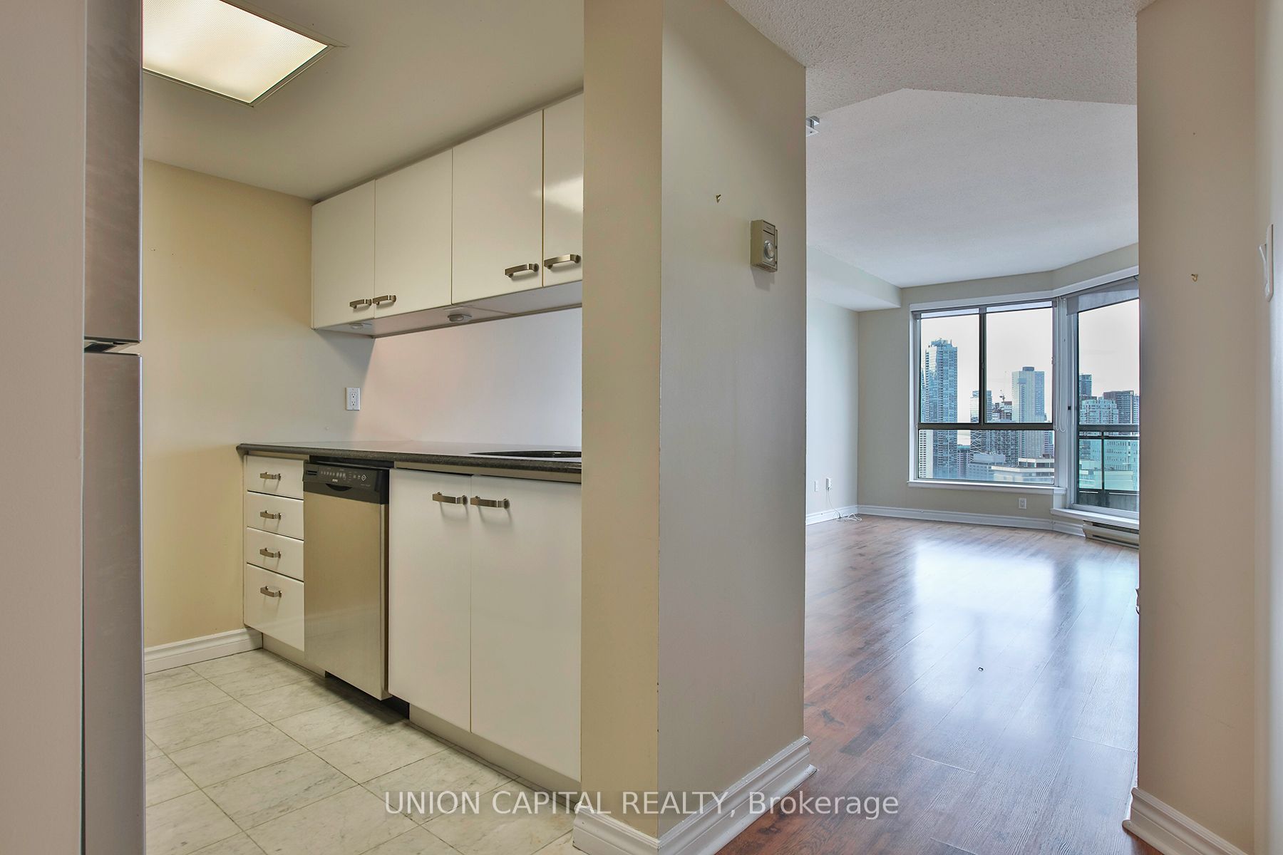 38 Elm Street 3412, Toronto, ON M5G 2K5 photo 3