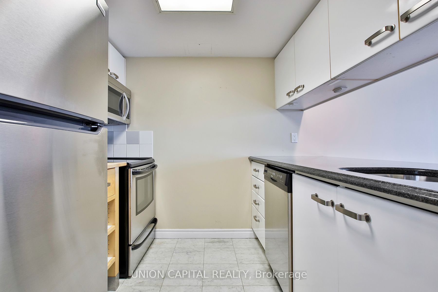 38 Elm Street 3412, Toronto, ON M5G 2K5 photo 4