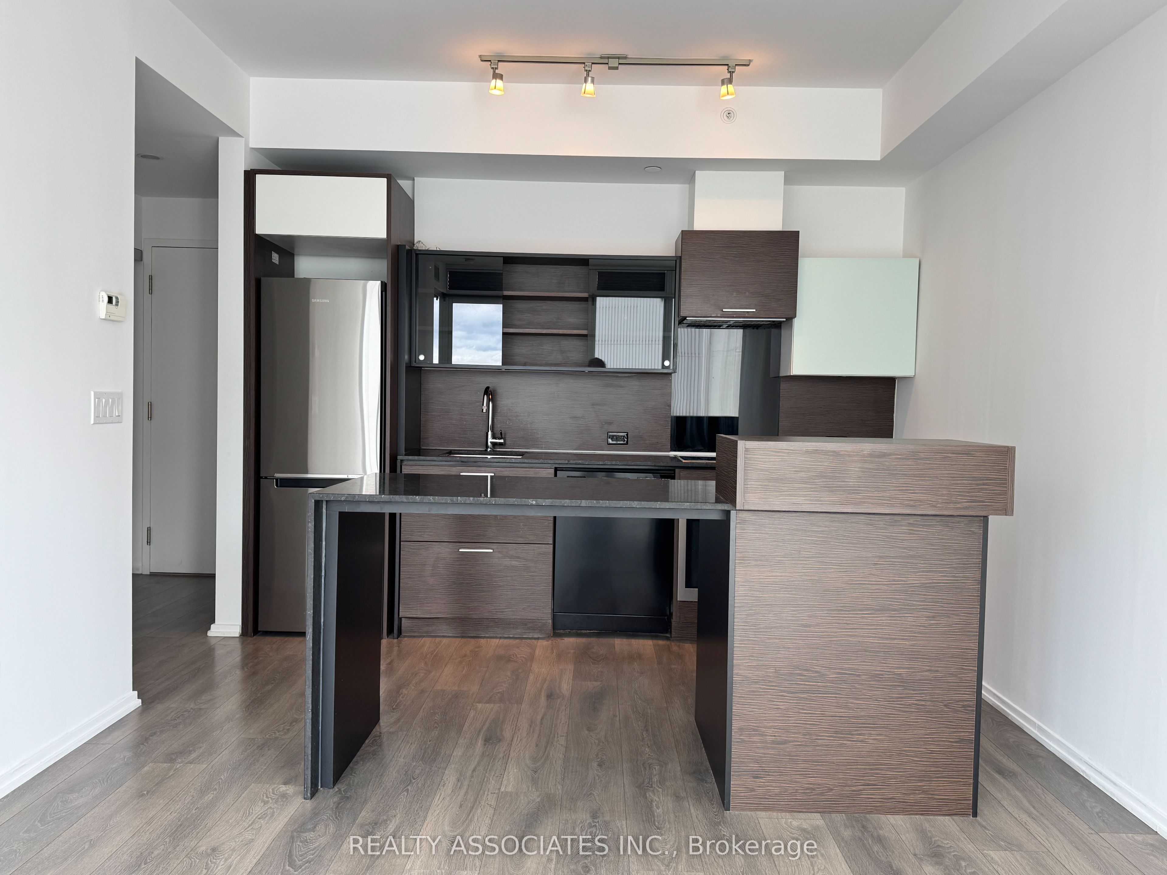 75 St Nicholas Street 1605, Toronto, ON M4Y 0A5 photo 2