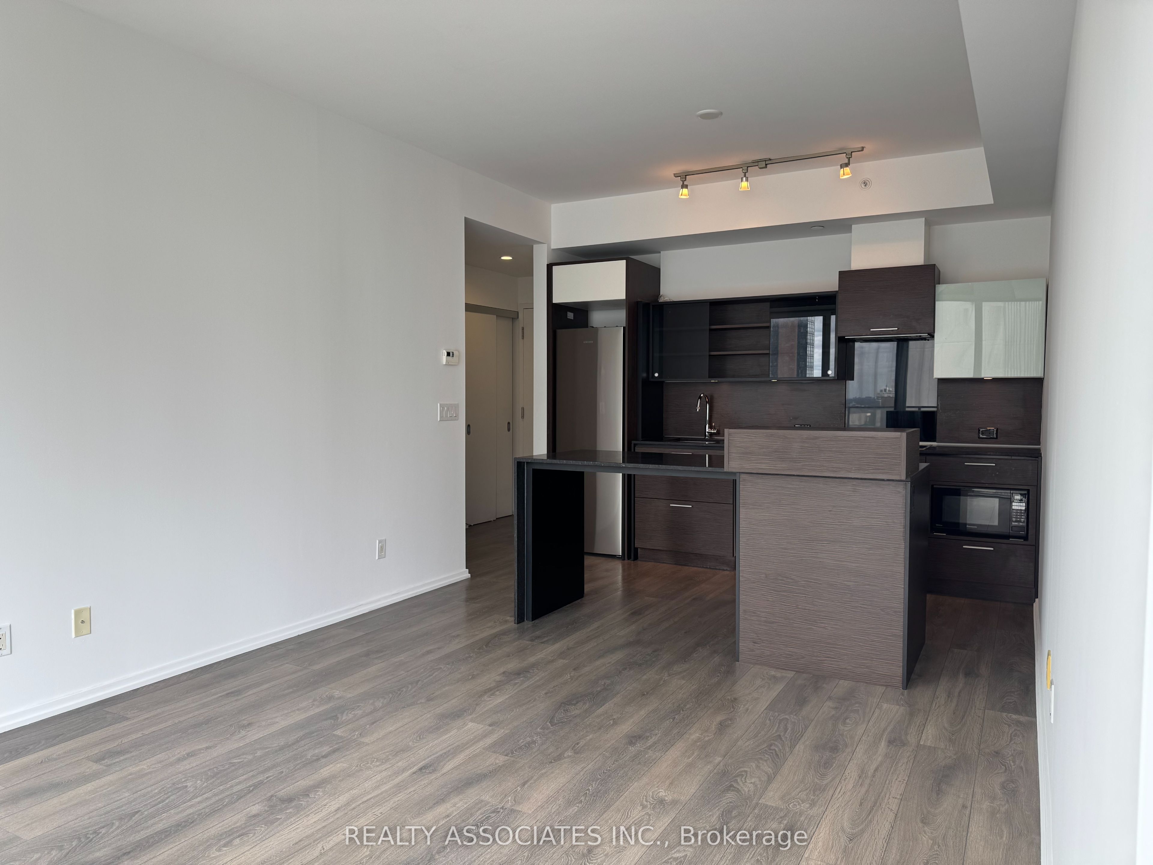 75 St Nicholas Street 1605, Toronto, ON M4Y 0A5 photo 3