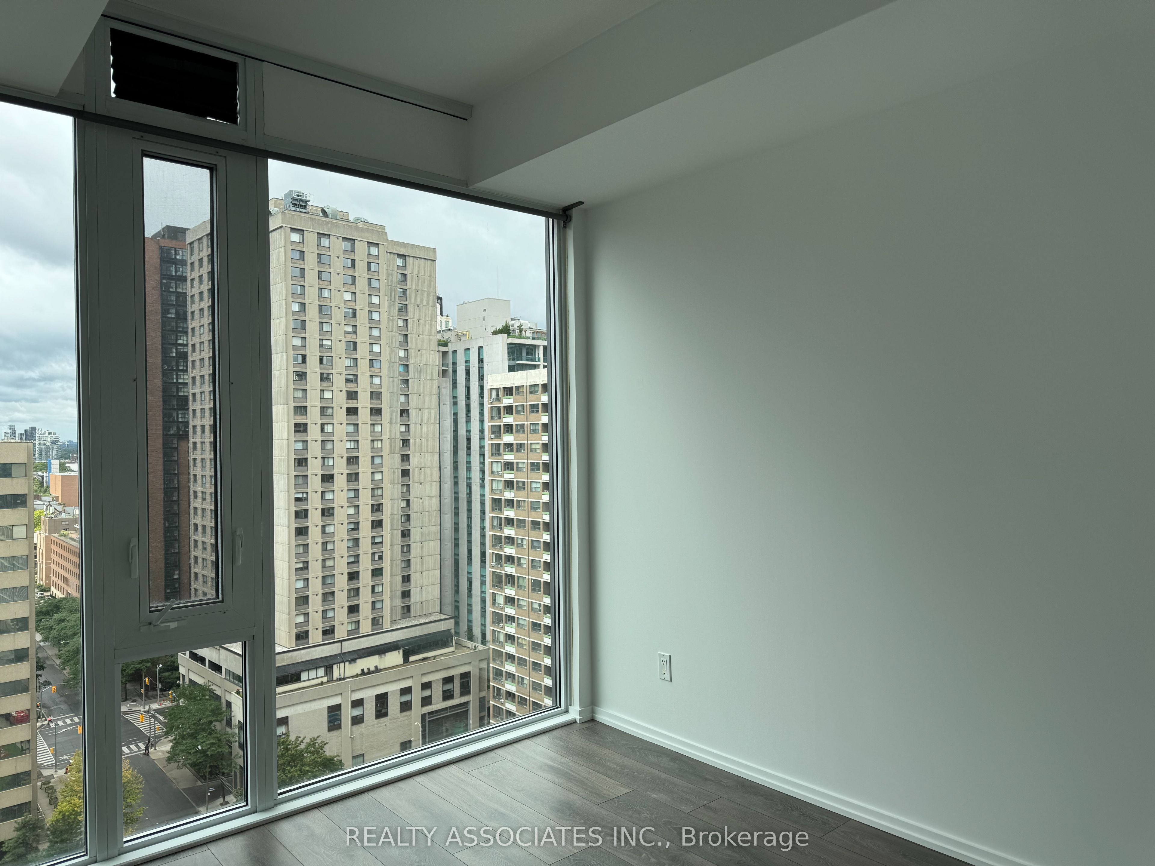 75 St Nicholas Street 1605, Toronto, ON M4Y 0A5 photo 5