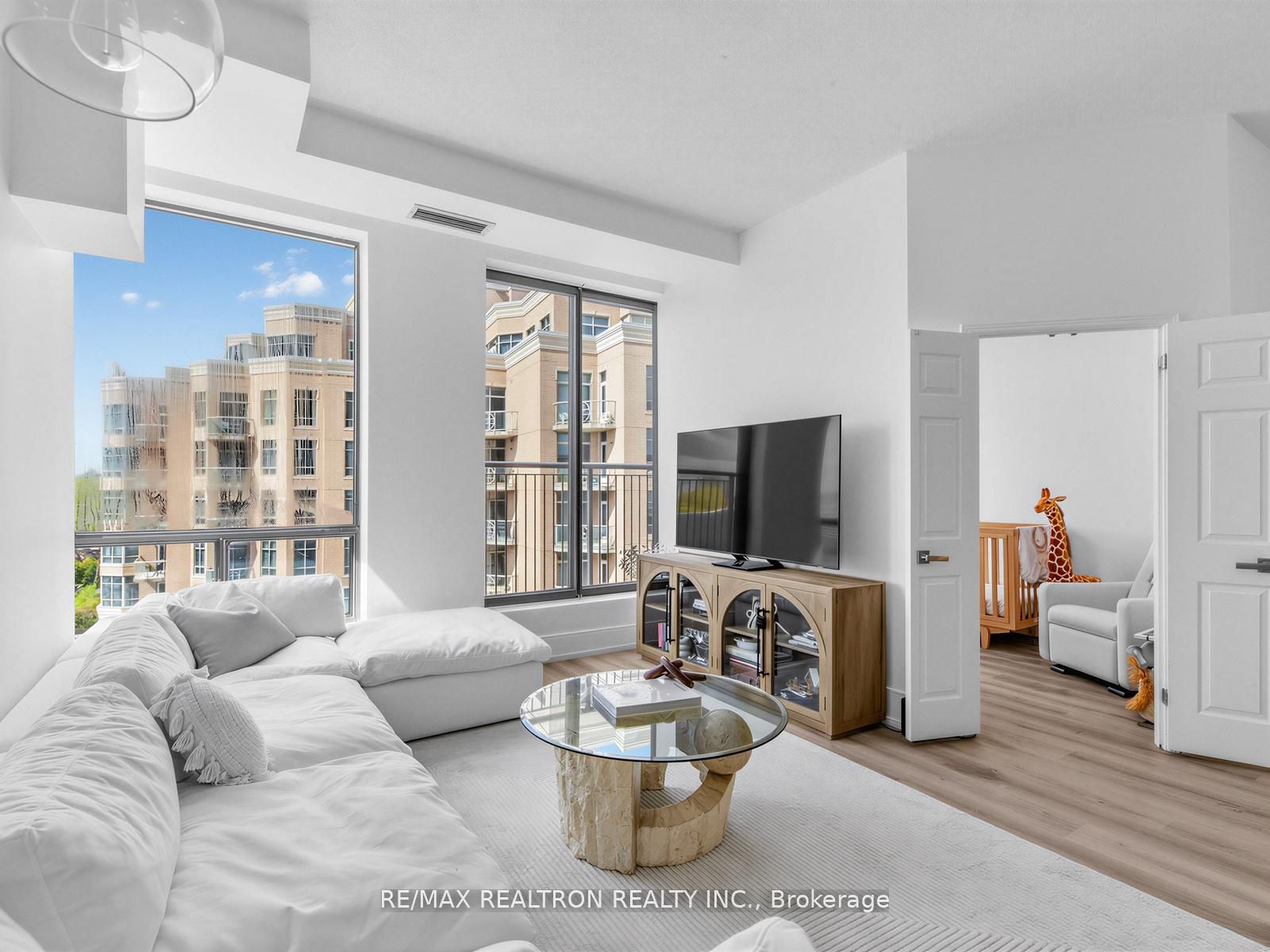 500 Glencairn Avenue 503, Toronto, ON M6B 1Z1 photo 2