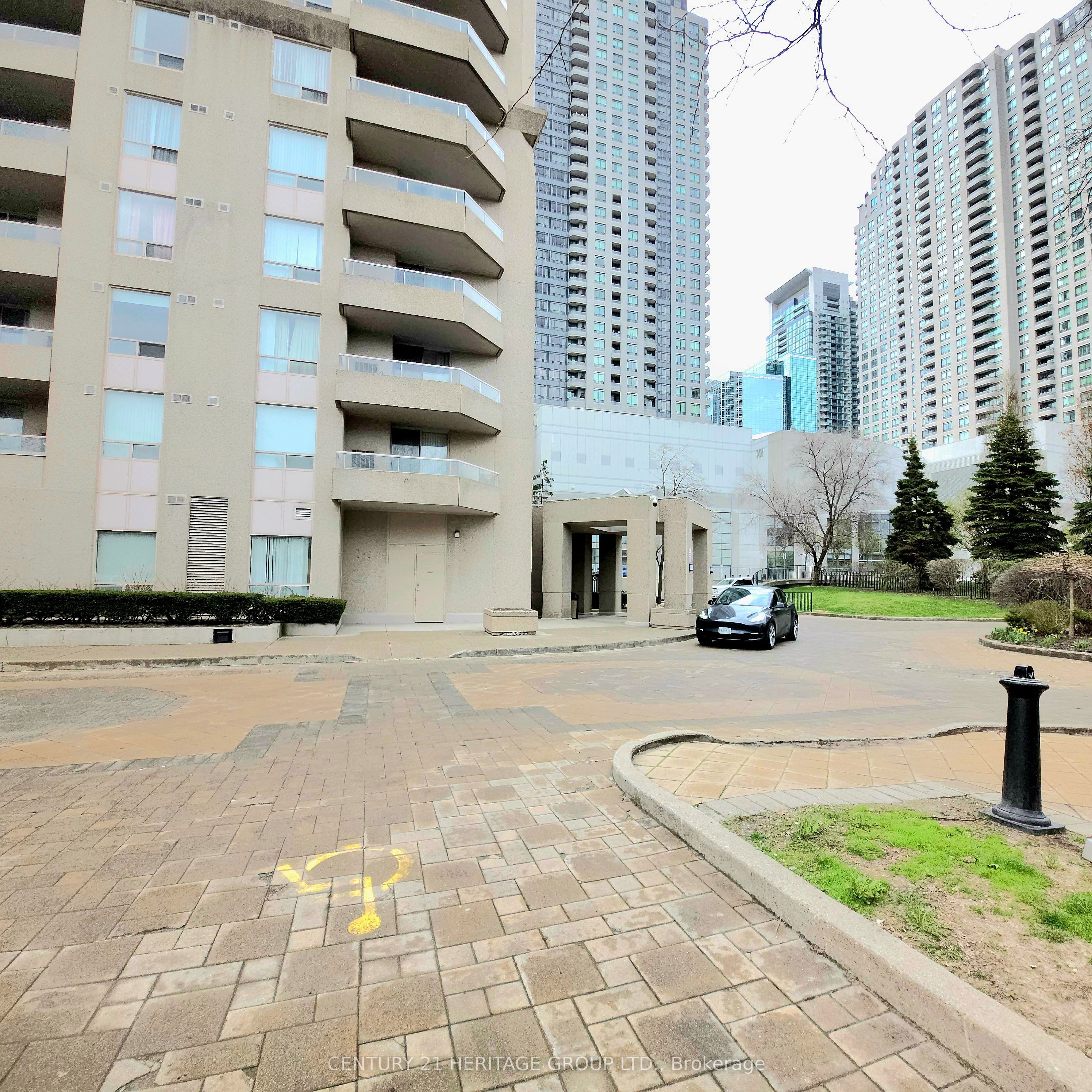 18 Hillcrest Avenue 1403, Toronto, ON M2N 6T5 photo 2