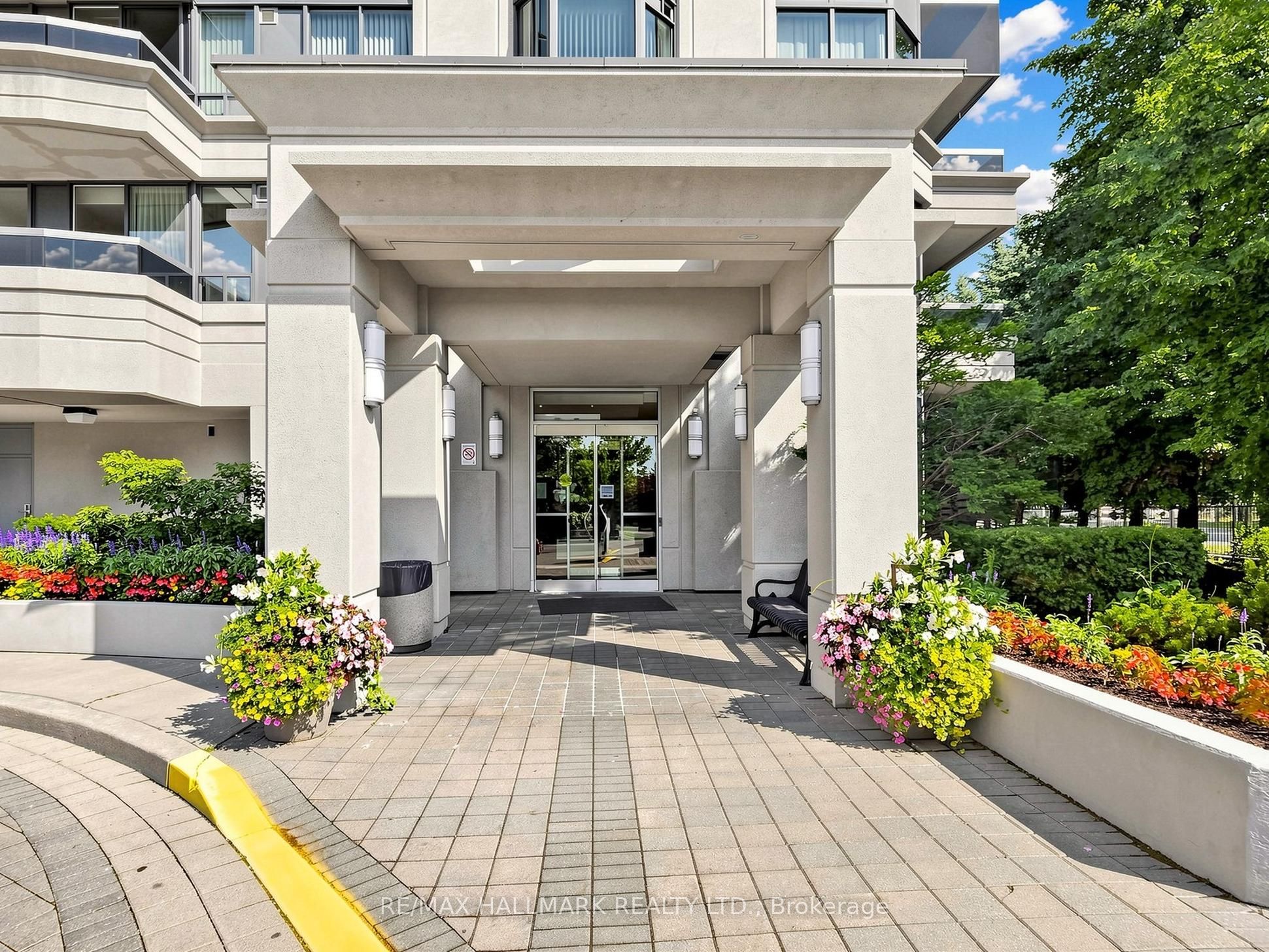 35 Finch Avenue E 1808, Toronto, ON M2N 6Z8 photo 3