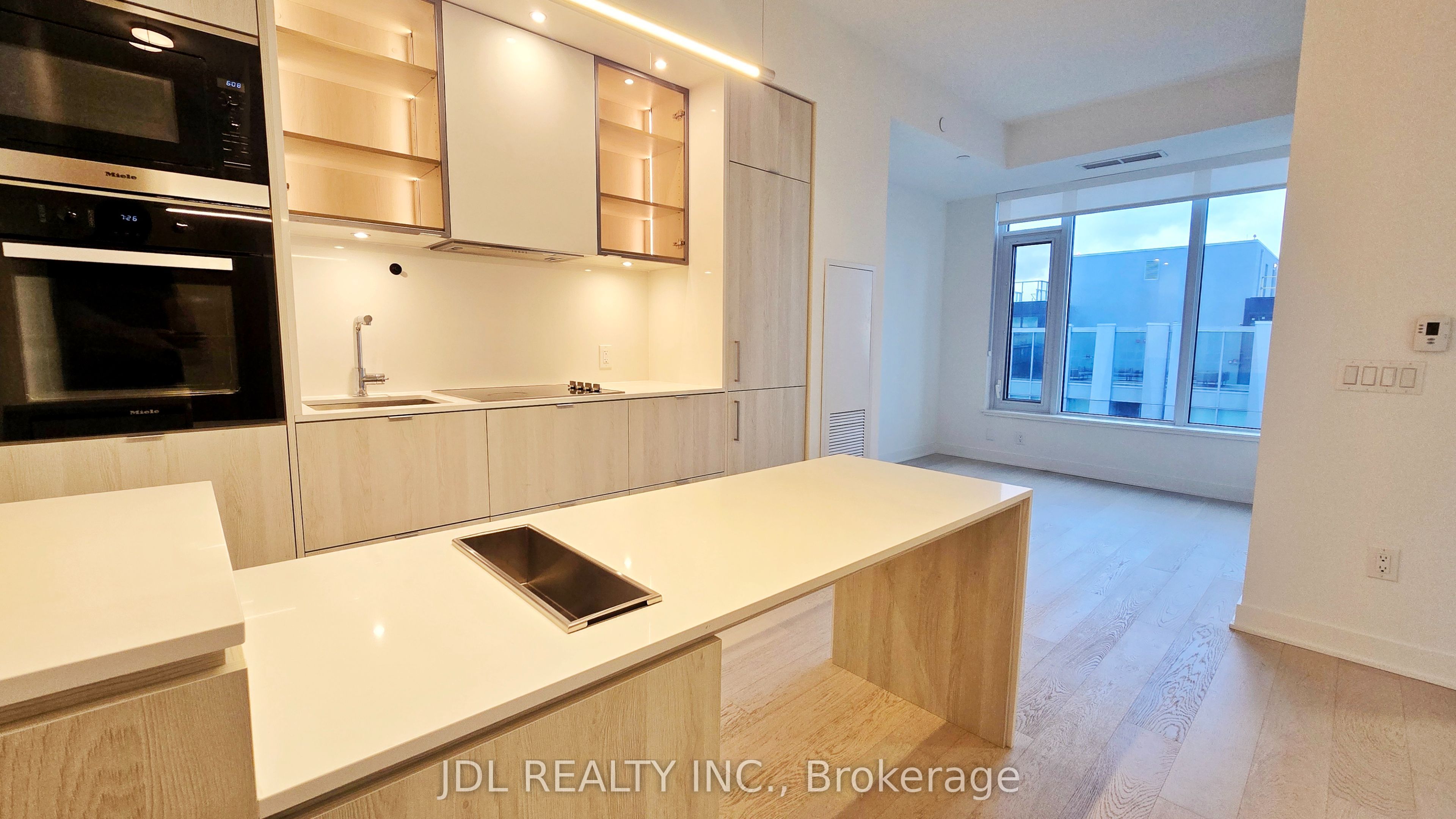 11 Yorkville Avenue 5506, Toronto, ON M4W 0B7 photo 3