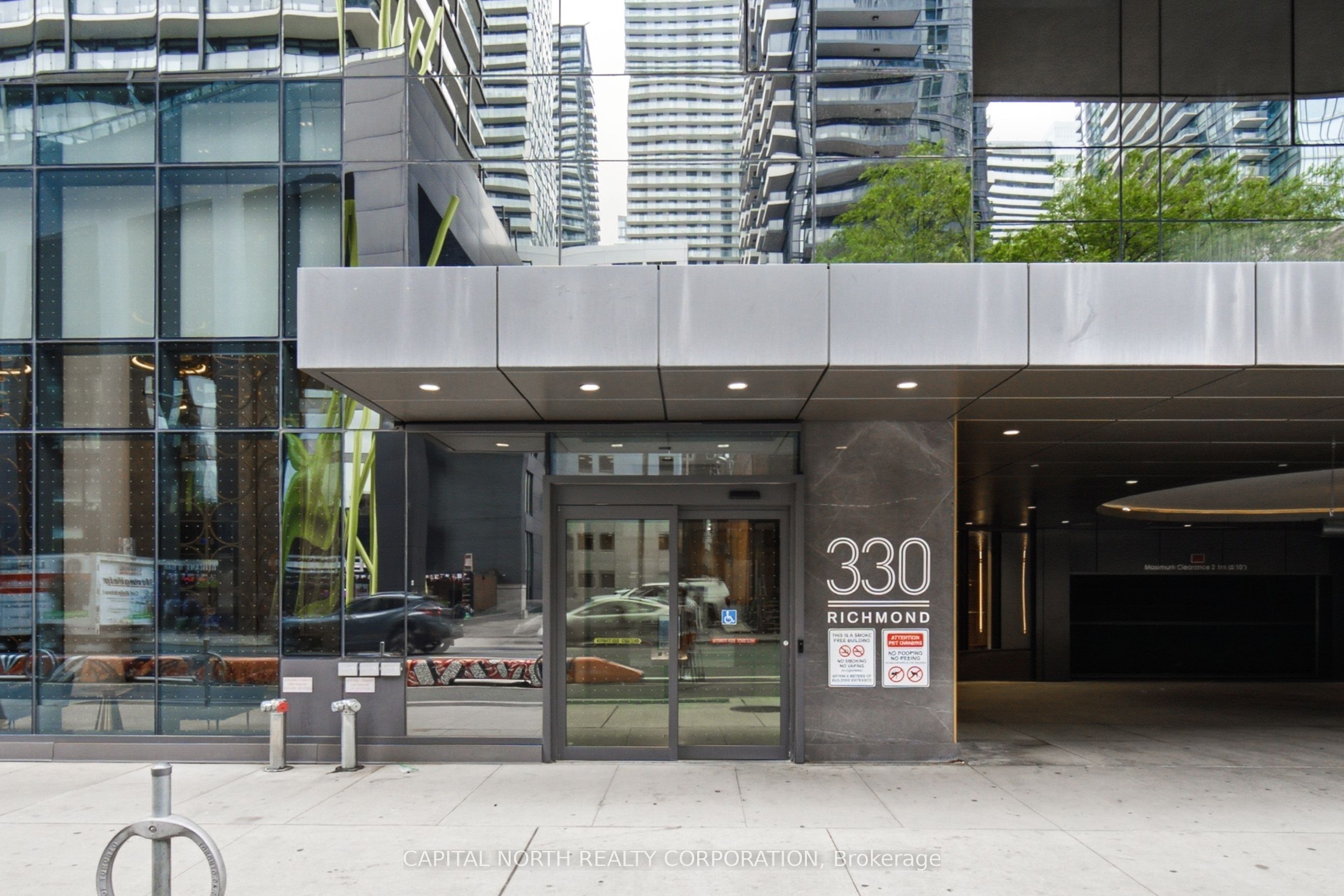 330 Richmond Street W 1612, Toronto, ON M5V 1X2 photo 2