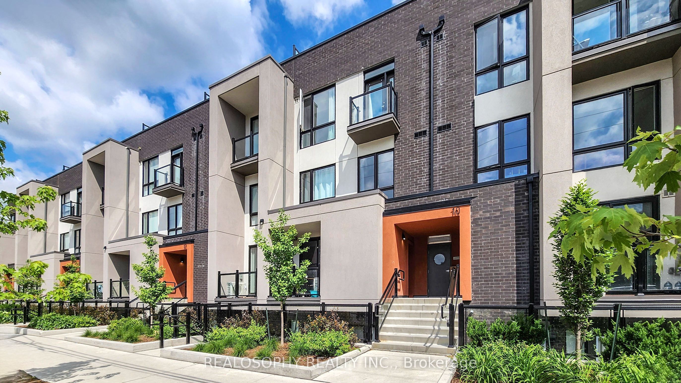 10 Marquette Avenue 14, Toronto, ON M6A 1X9 photo 2