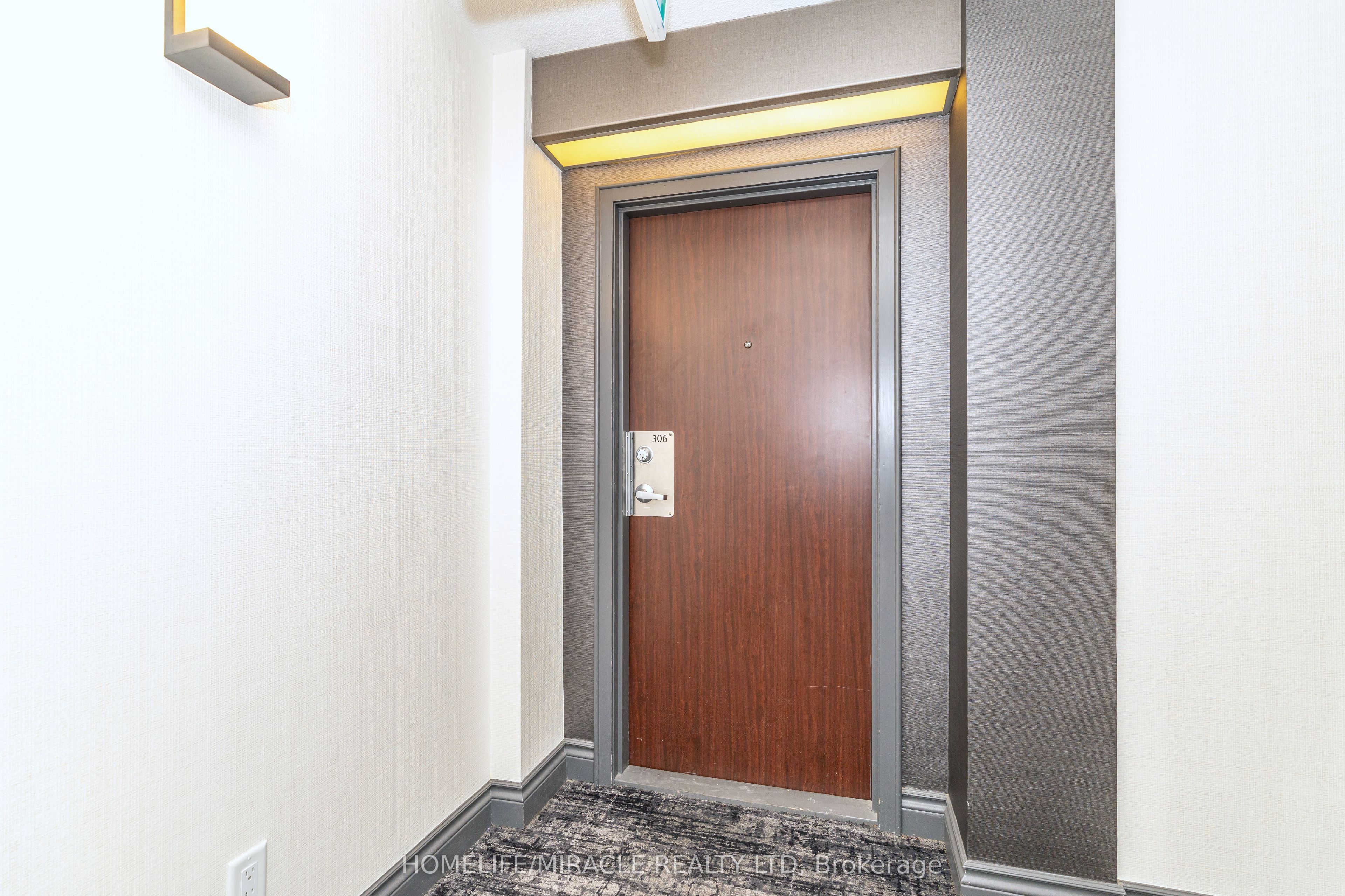 5785 Yonge Street 306, Toronto, ON M2M 4J2 photo 3