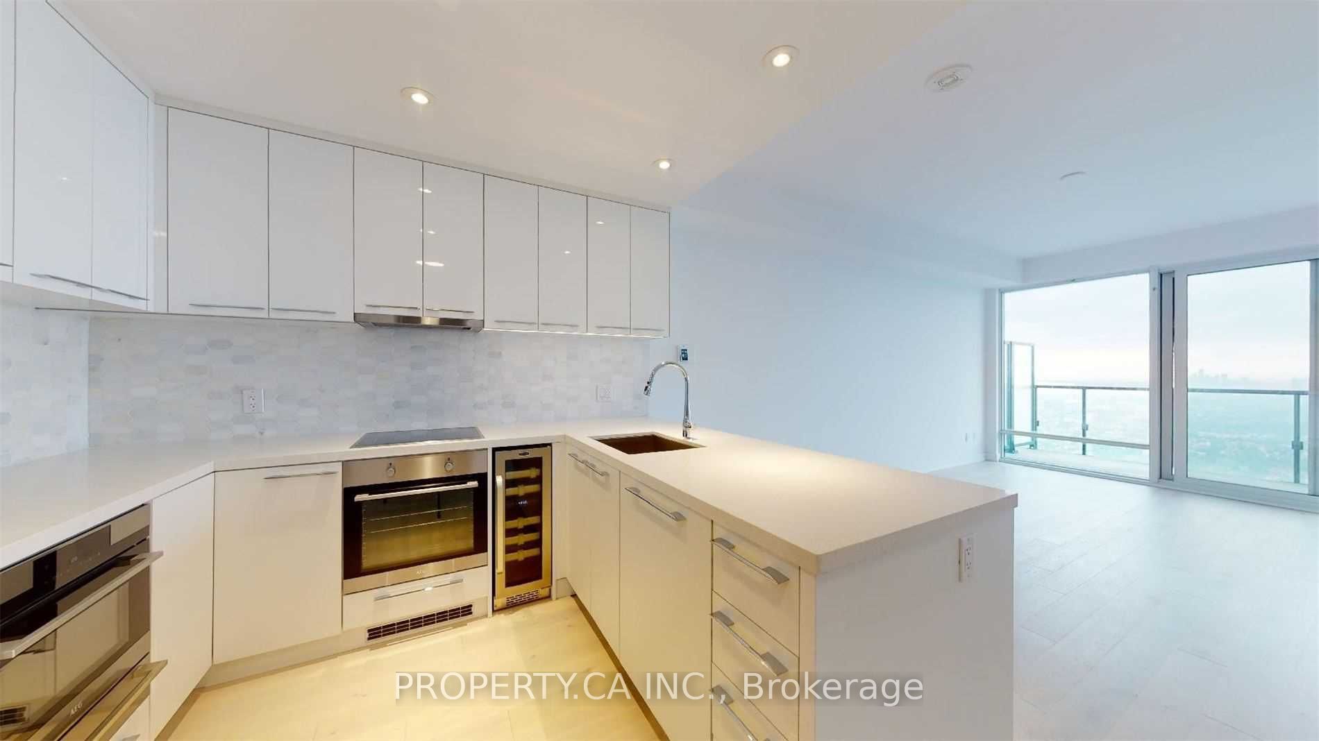 488 University Avenue 5012, Toronto, ON M5G 0C1 photo 2