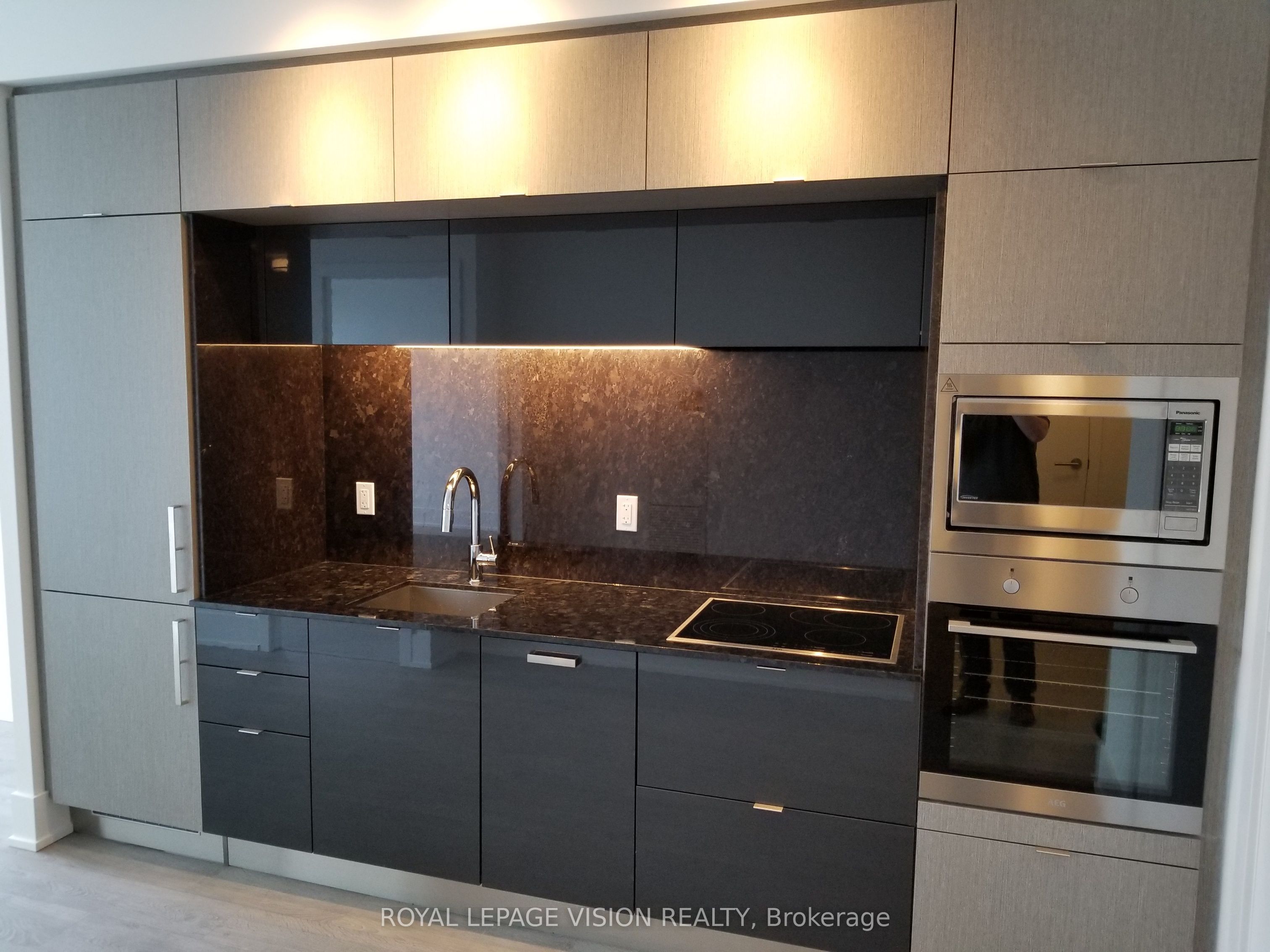 10 York Street 4413, Toronto, ON M5J 2Z2 photo 2