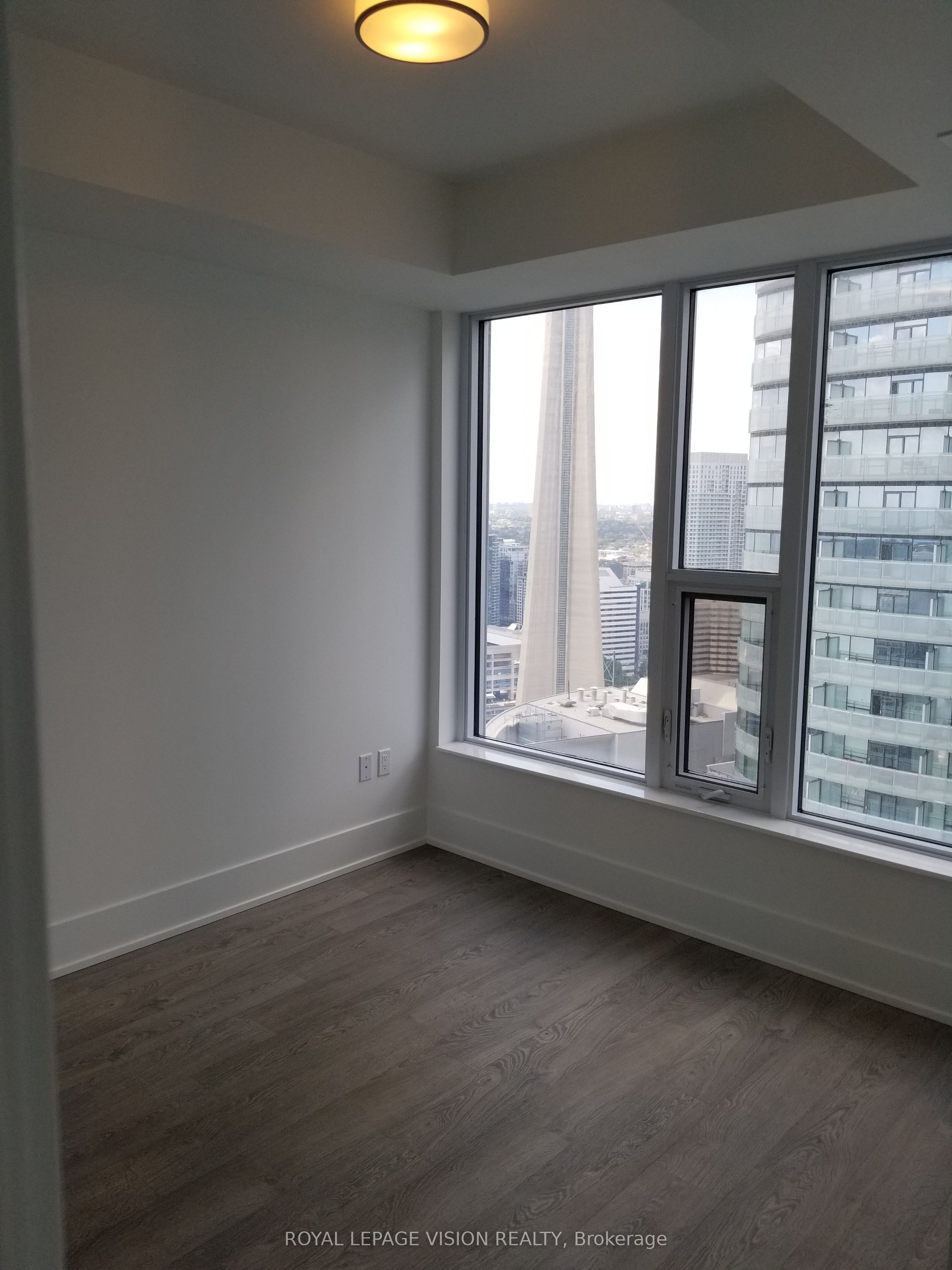 10 York Street 4413, Toronto, ON M5J 2Z2 photo 4
