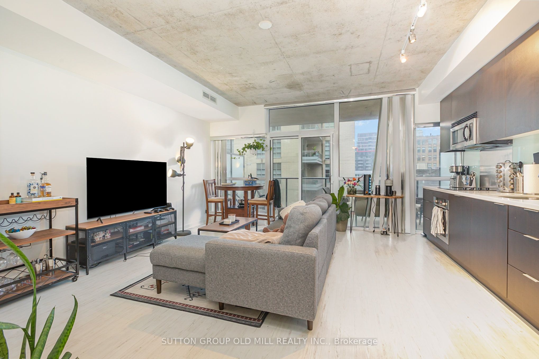478 King Street W 704, Toronto, ON M5V 0A8 photo 2