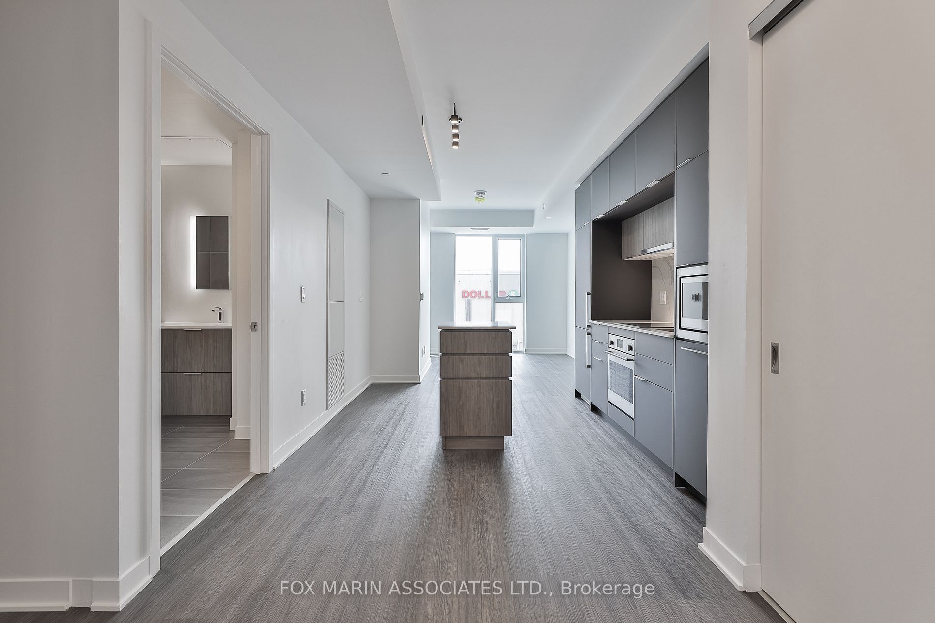 185 Alberta Avenue 309, Toronto, ON M6C 0A5 photo 2