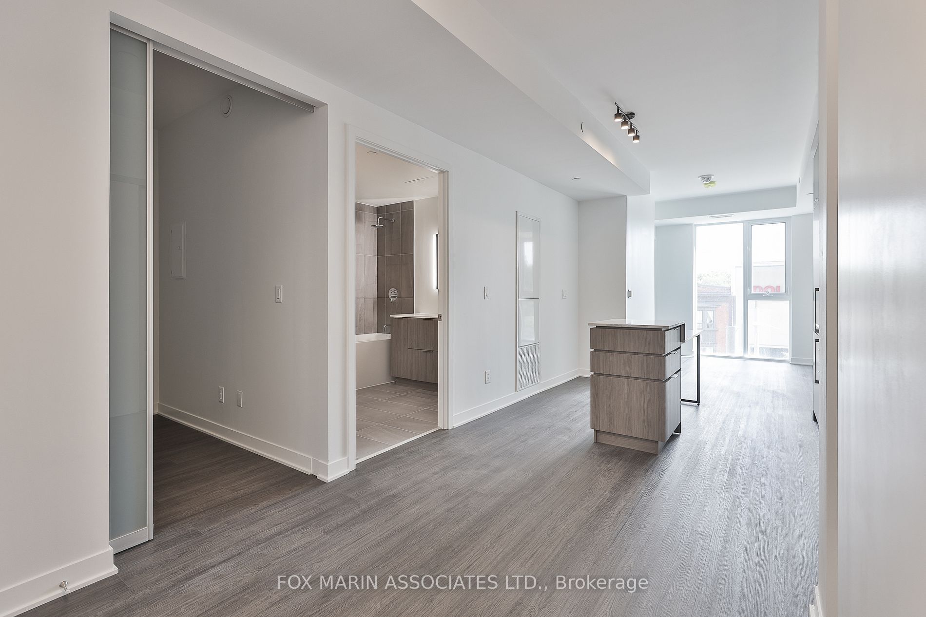 185 Alberta Avenue 309, Toronto, ON M6C 0A5 photo 3