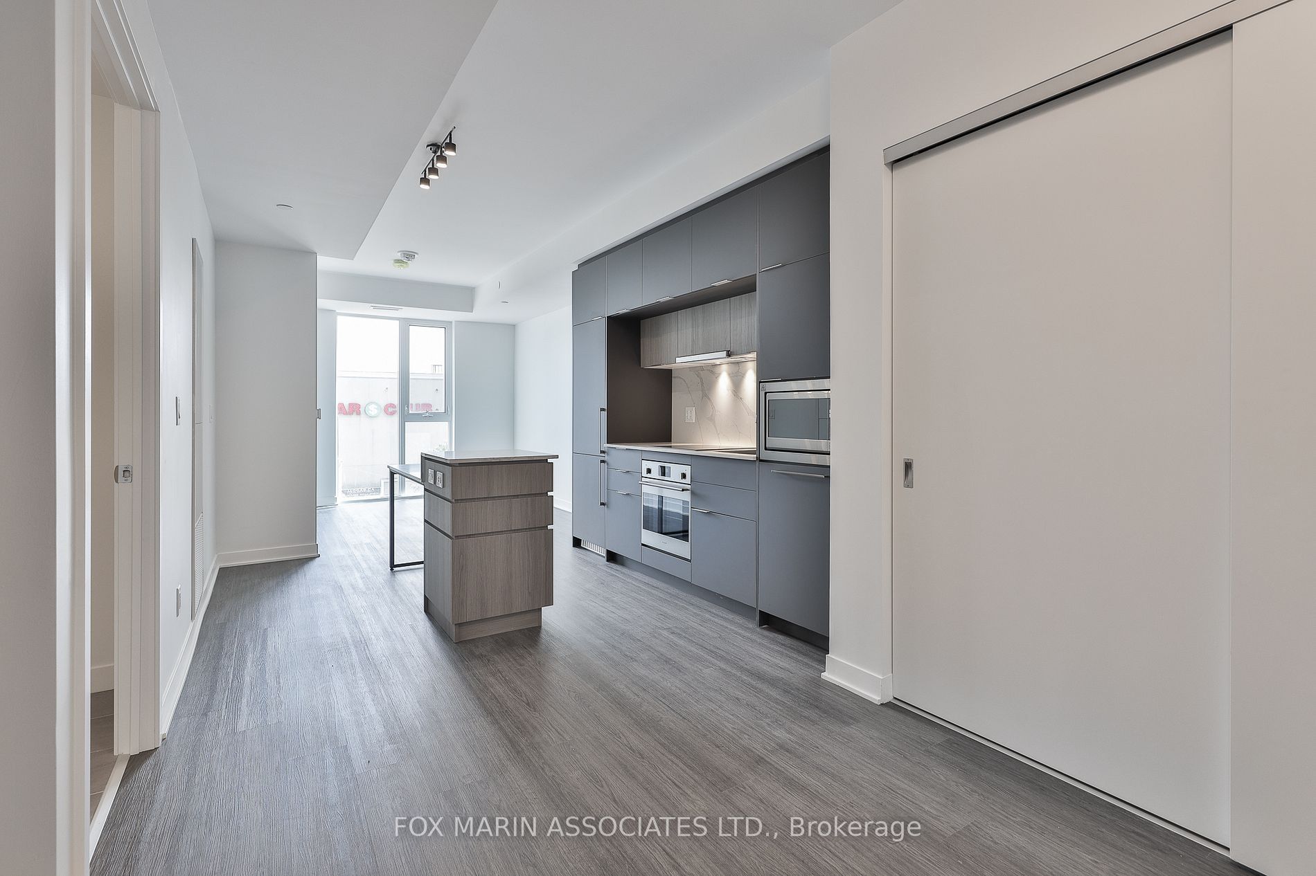 185 Alberta Avenue 309, Toronto, ON M6C 0A5 photo 4