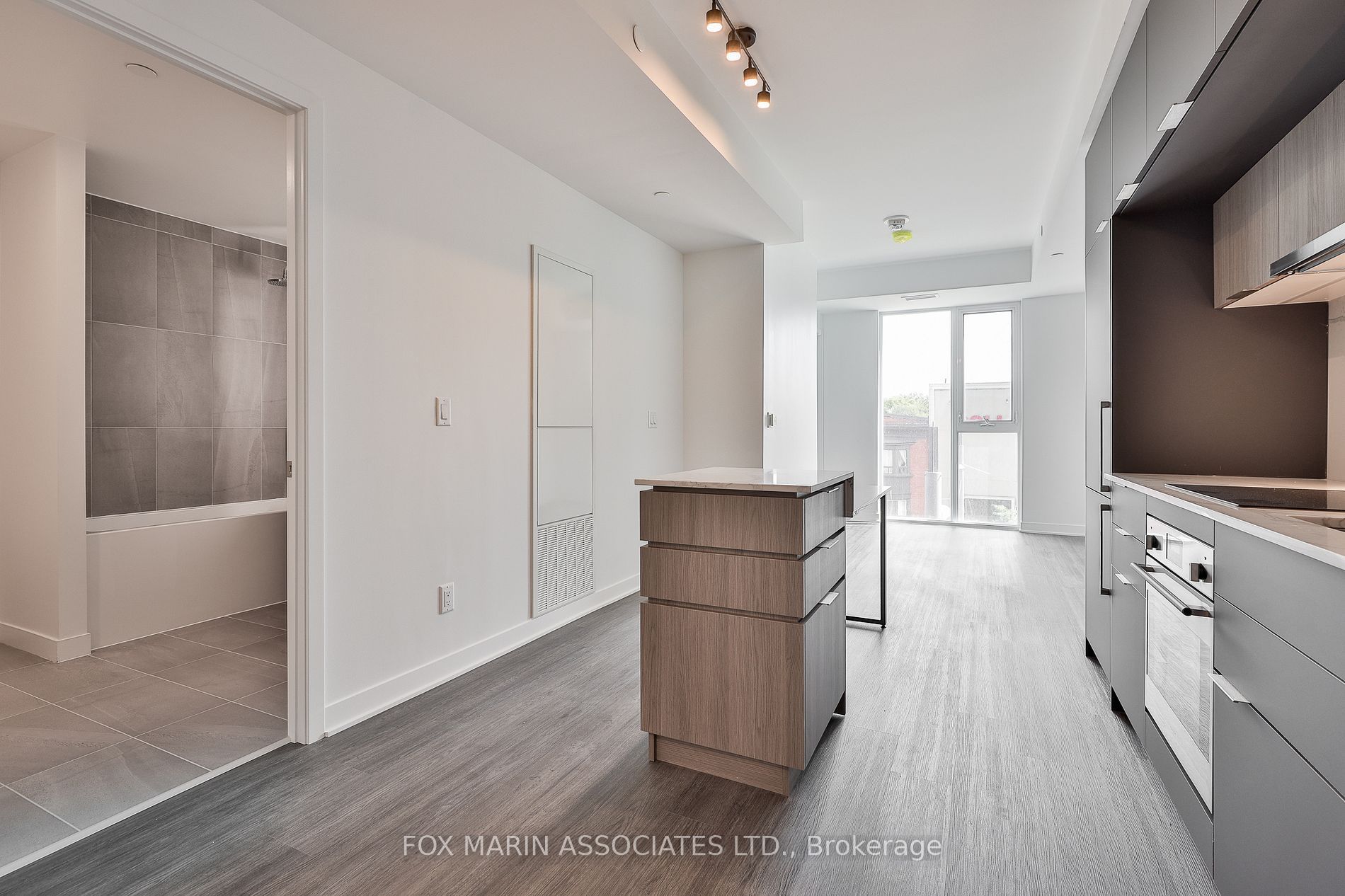 185 Alberta Avenue 309, Toronto, ON M6C 0A5 photo 5