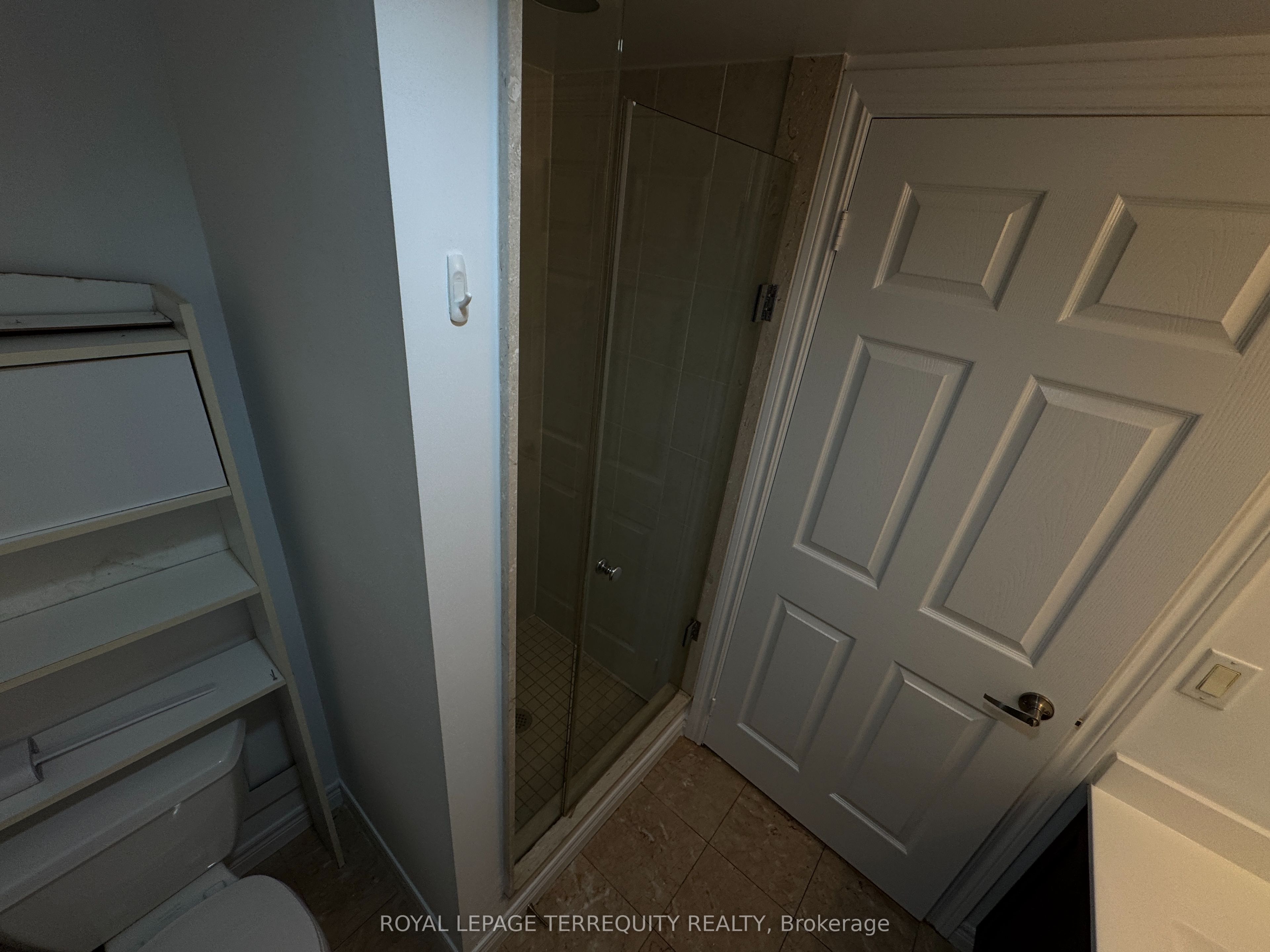 761 Bay Street 909, Toronto, ON M5G 2R2