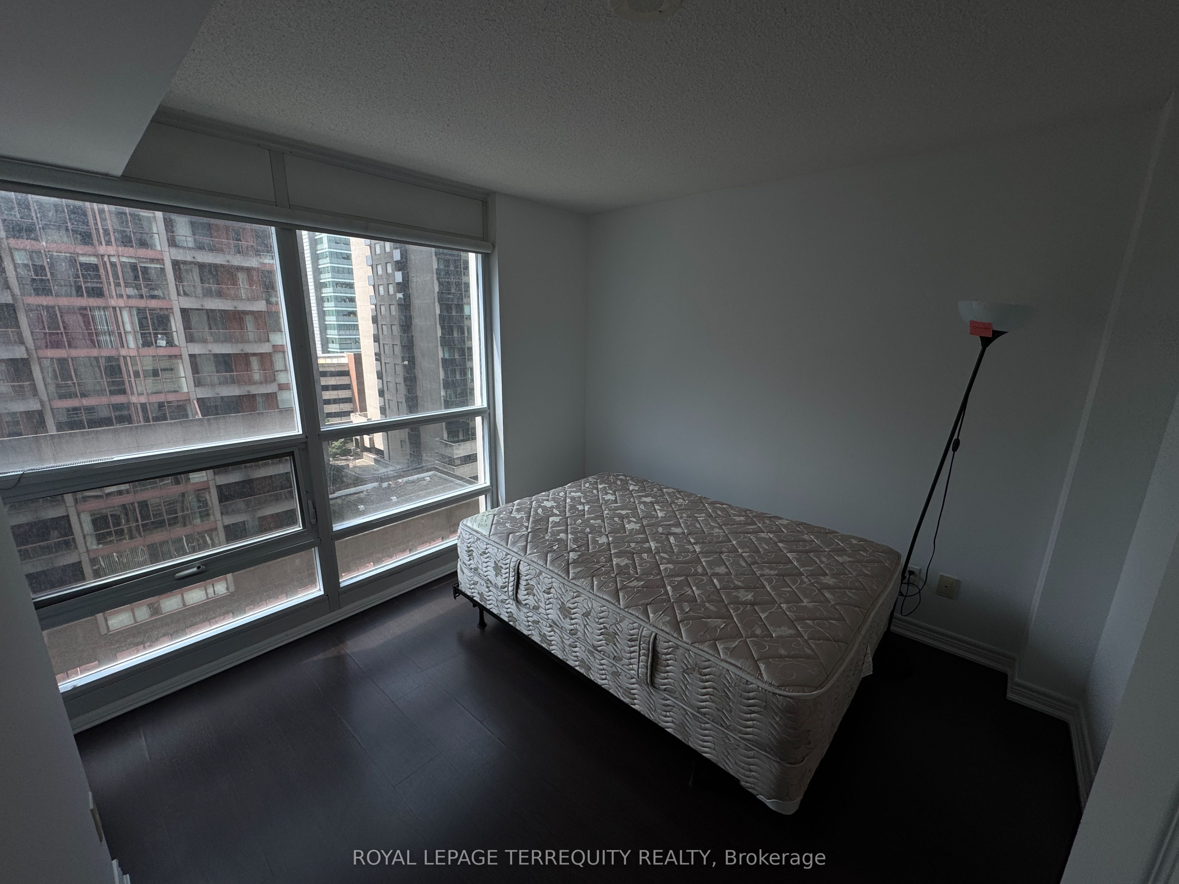 761 Bay Street 909, Toronto, ON M5G 2R2 photo 5