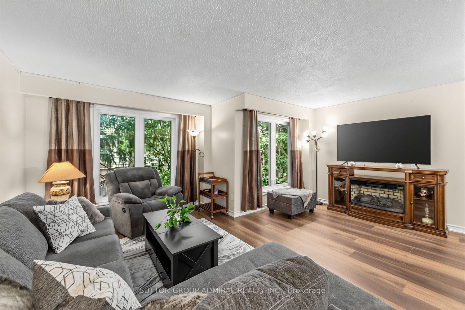 19 Carnival Court, Toronto, ON M2R 3T7 photo 5