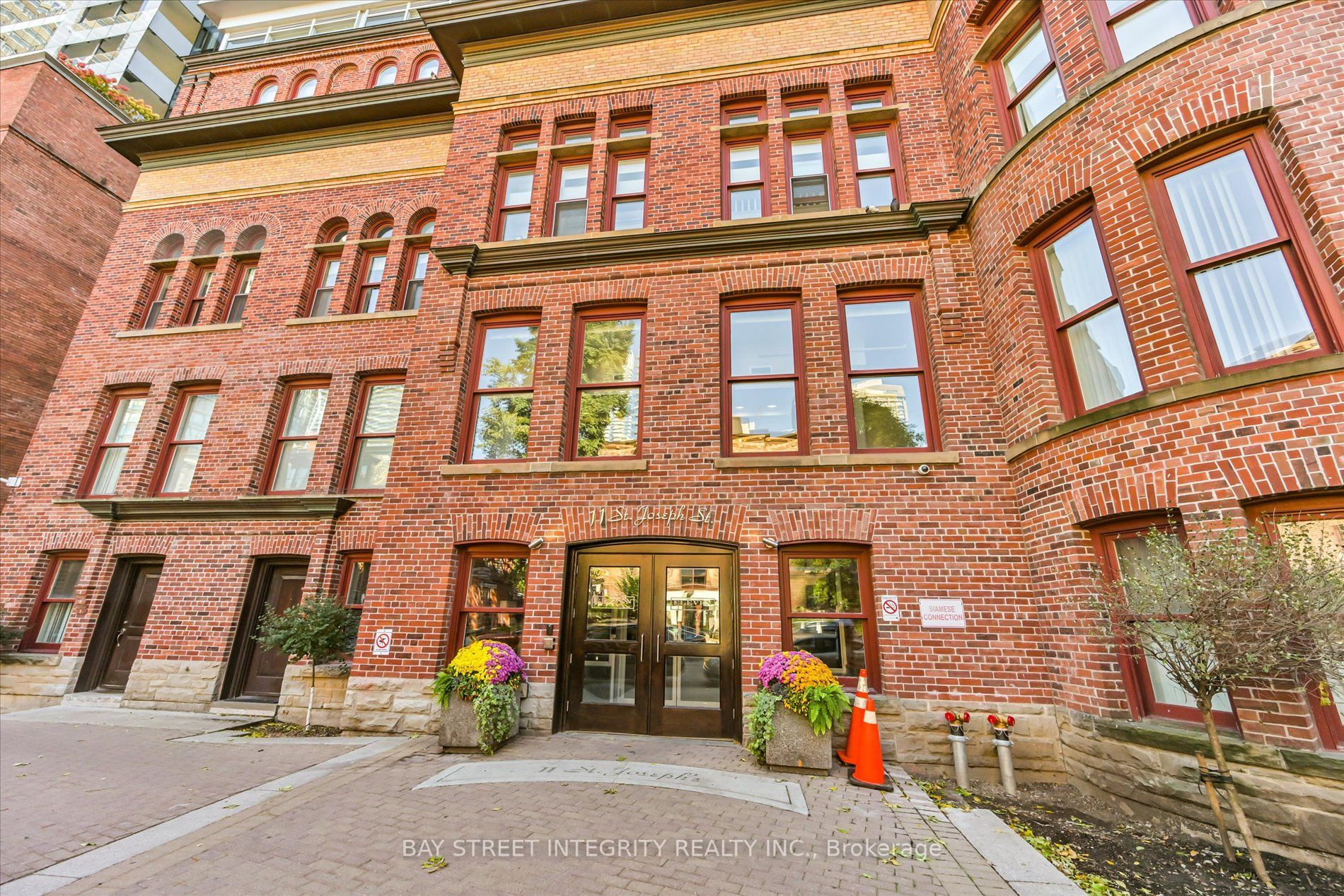 11 St Joseph Street 602, Toronto, ON M4Y 1J8 photo 2