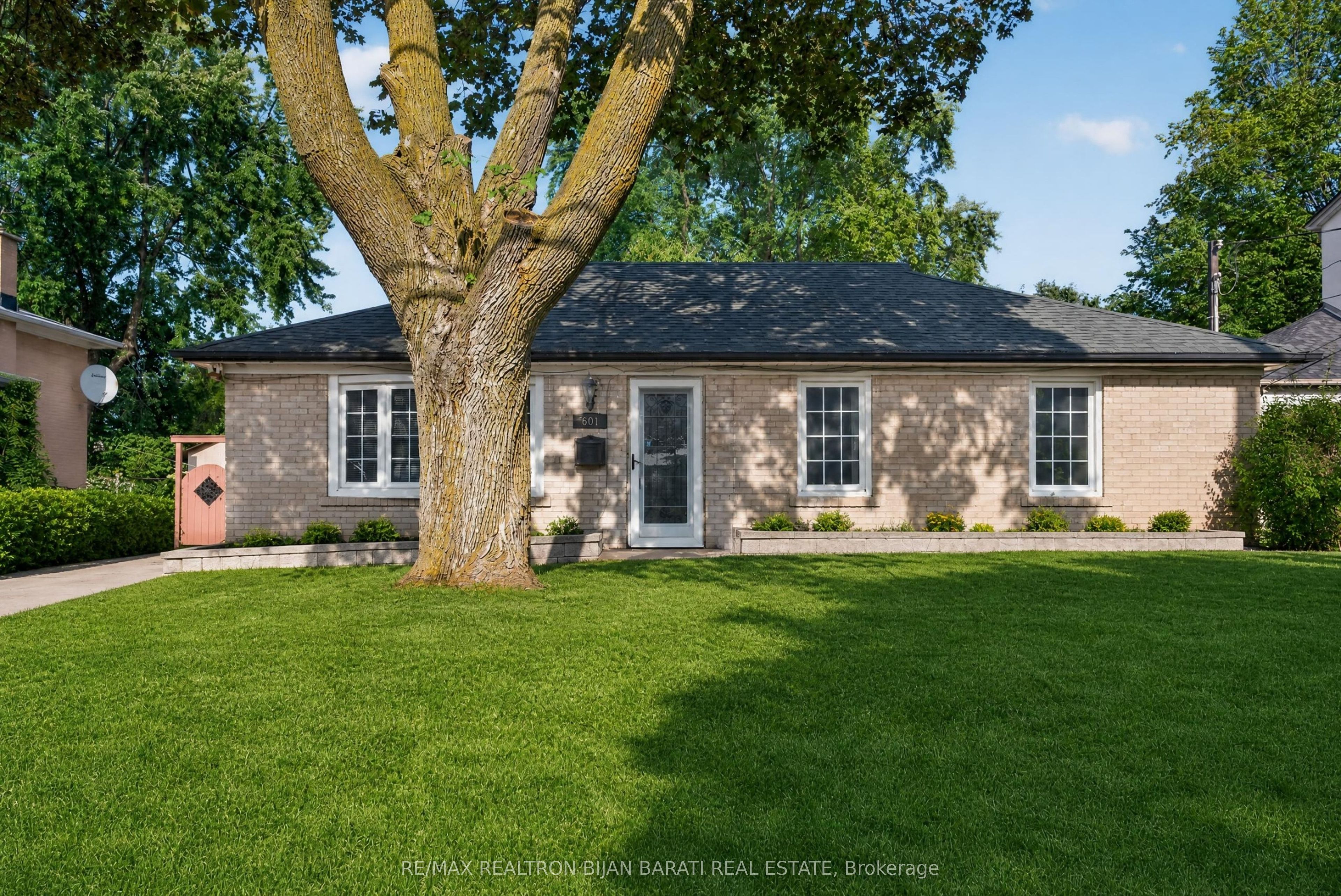 601 Conacher Drive, Toronto, ON M2M 3M9