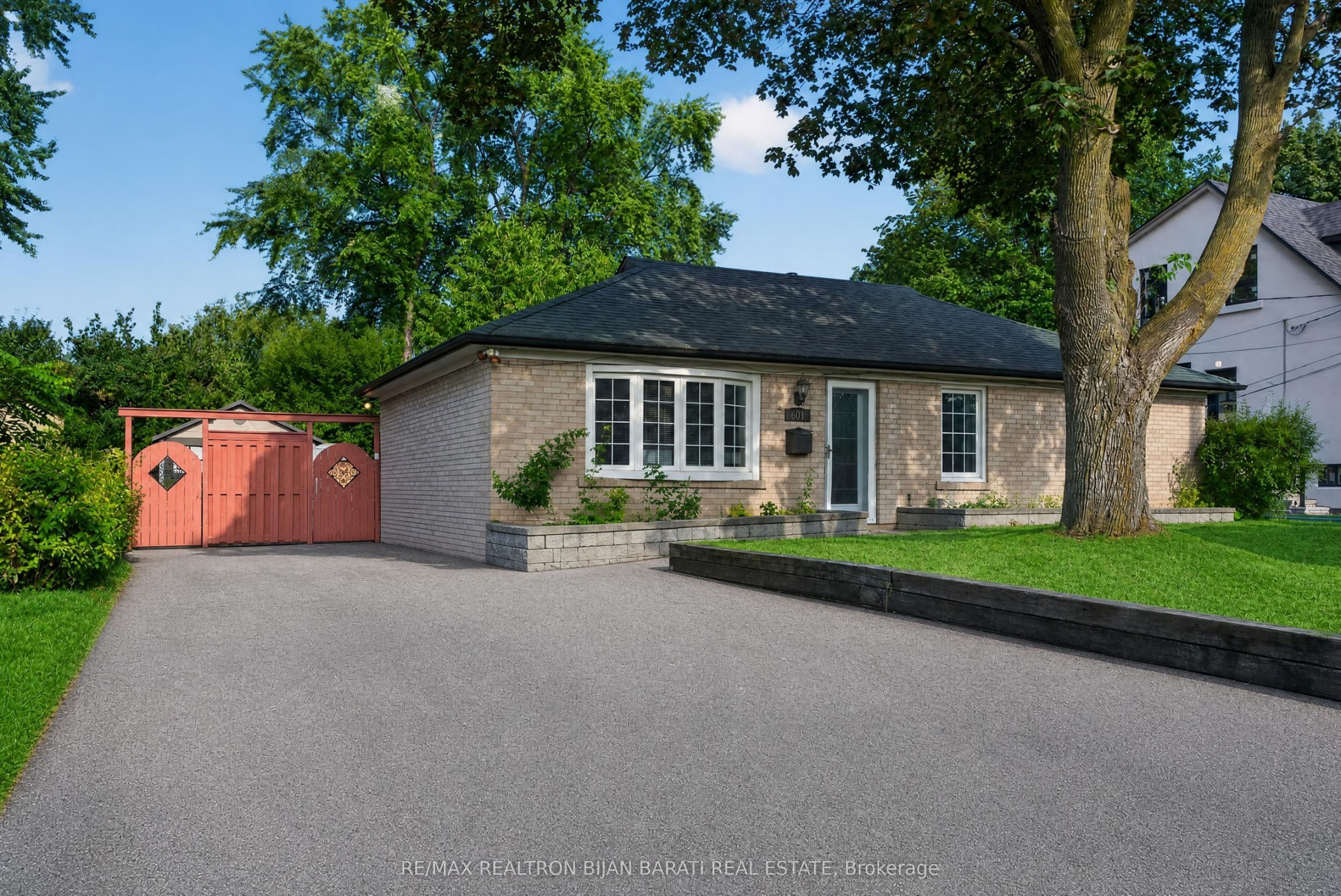 601 Conacher Drive, Toronto, ON M2M 3M9 photo 2