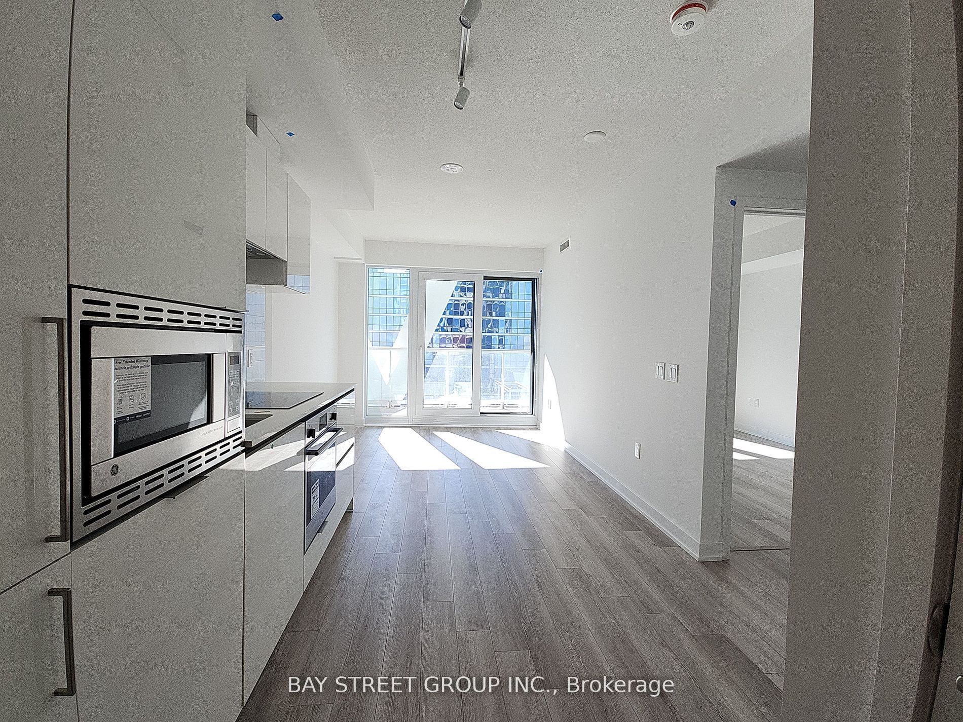 230 Simcoe Street 1915, Toronto, ON M5T 0G7 photo 2