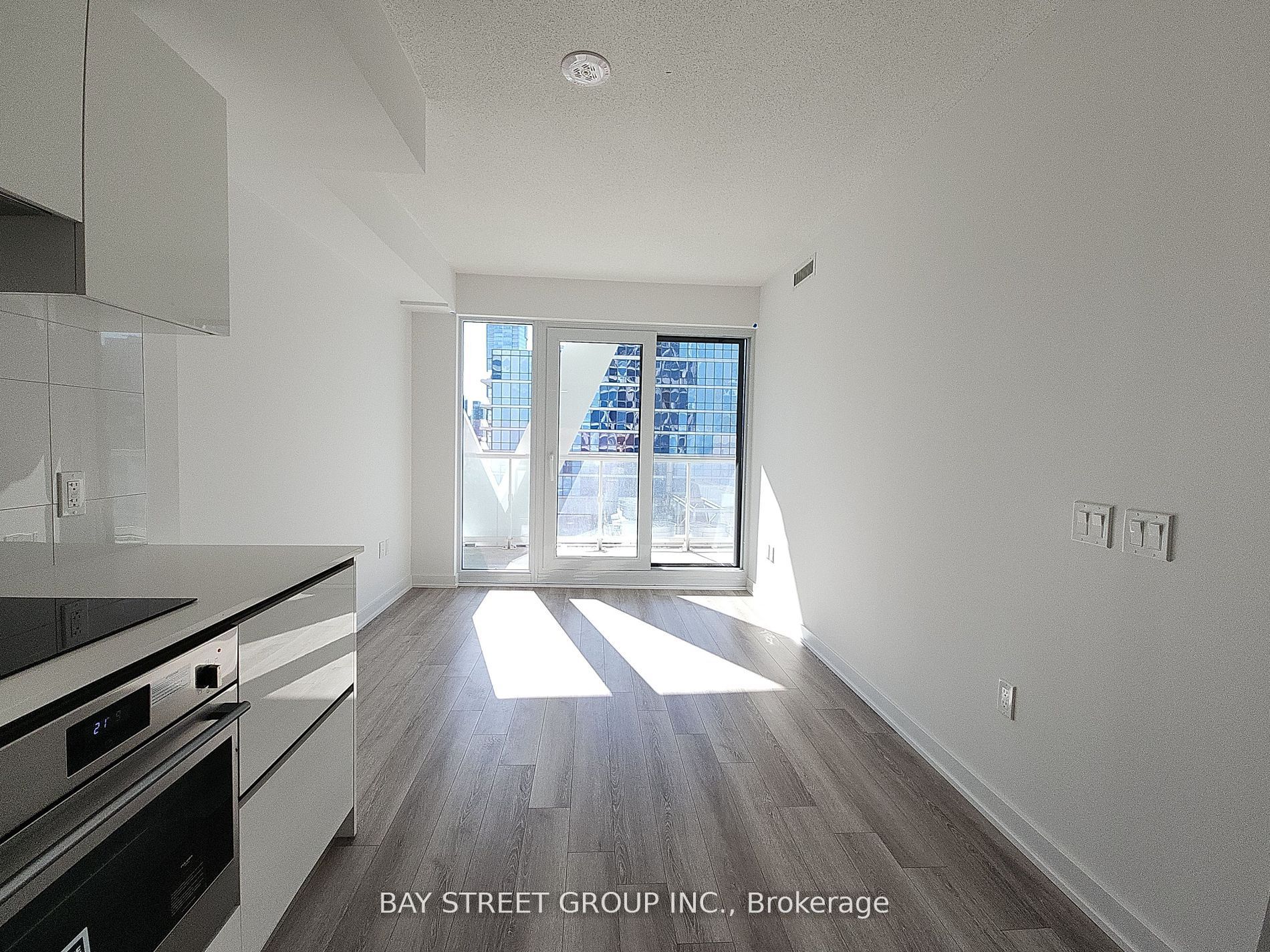 230 Simcoe Street 1915, Toronto, ON M5T 0G7 photo 3