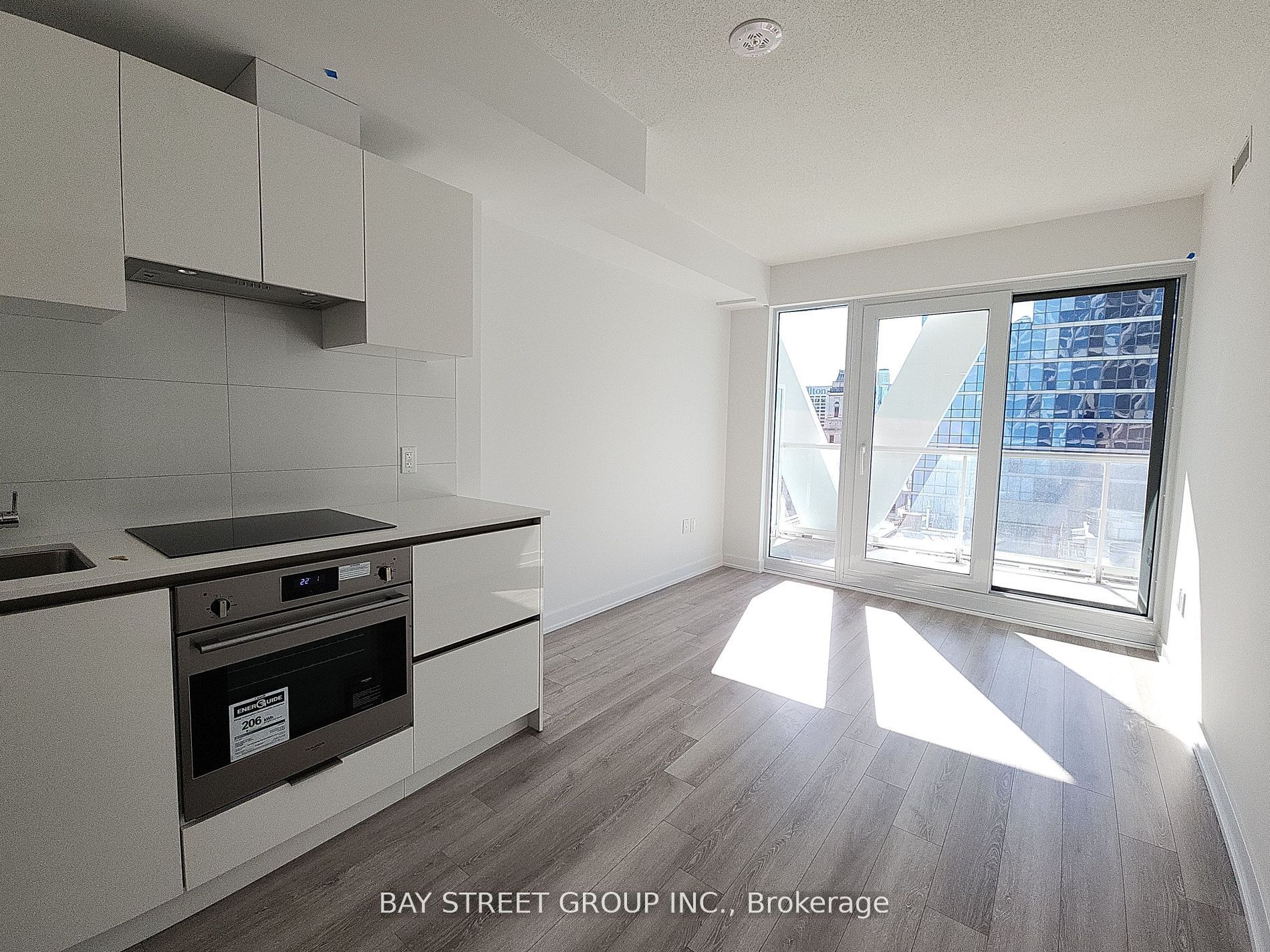 230 Simcoe Street 1915, Toronto, ON M5T 0G7 photo 4