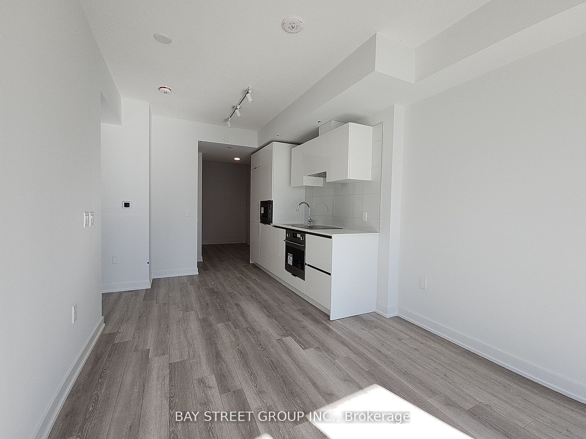 230 Simcoe Street 1915, Toronto, ON M5T 0G7 photo 5