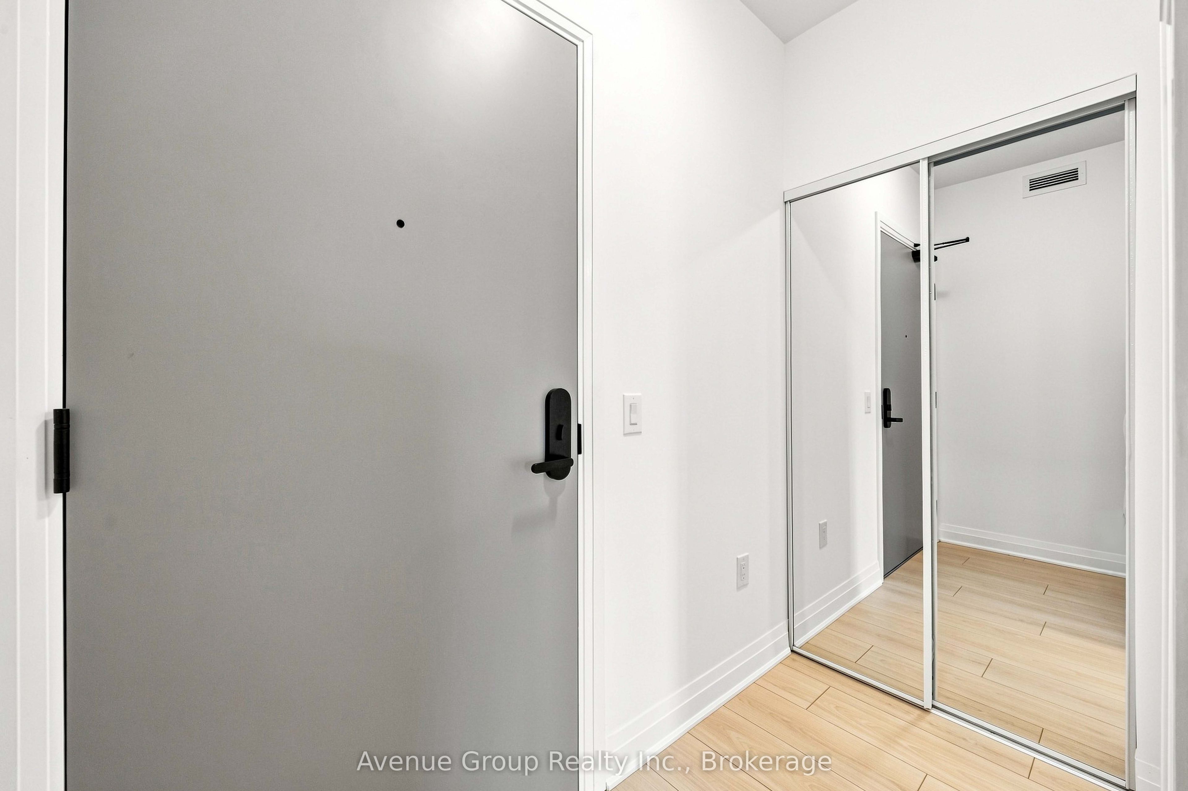 700 Sheppard Avenue W 414, Toronto, ON M3H 0G5 photo 3