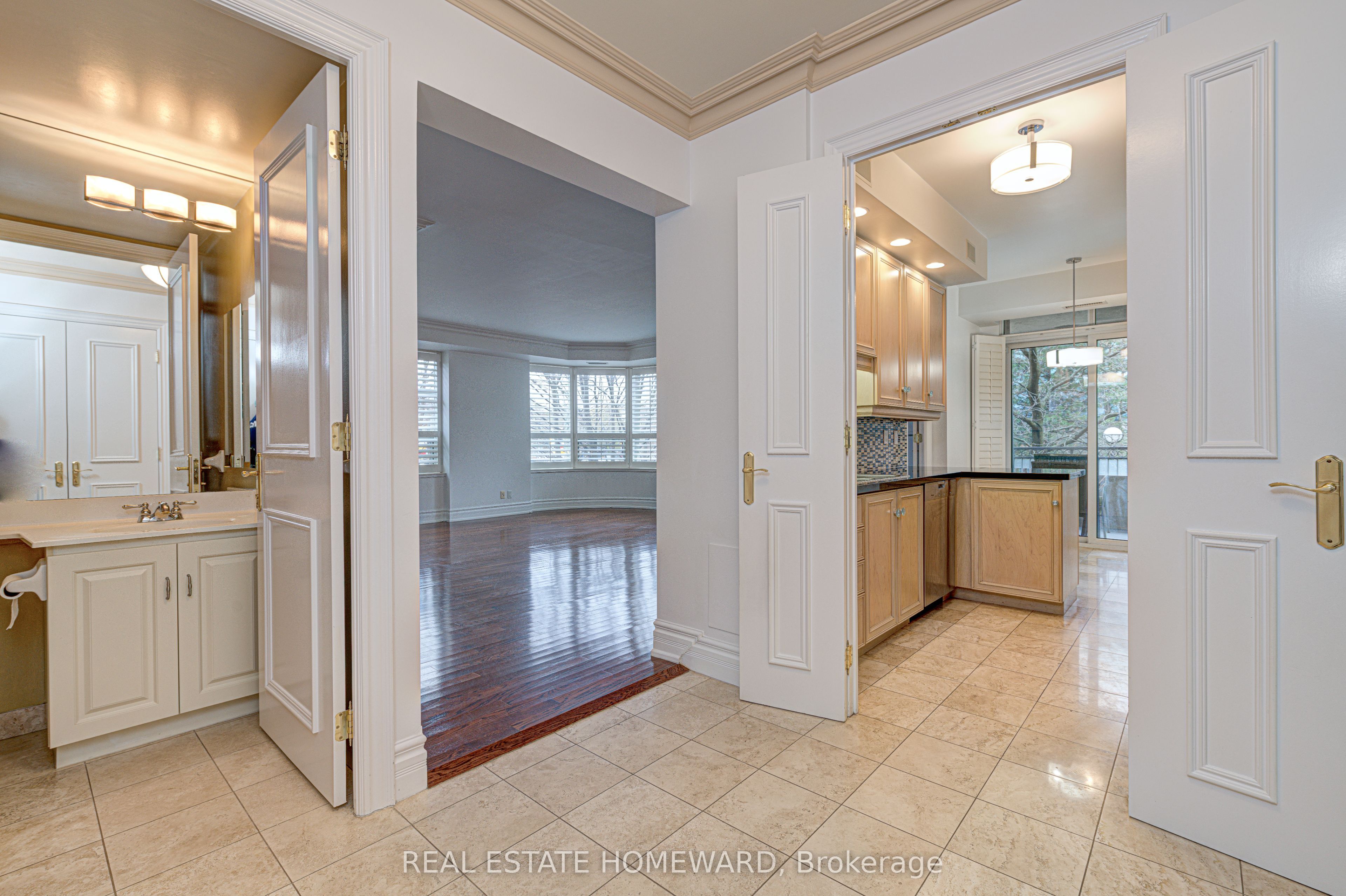 10 OLD YORK MILLS Road 206, Toronto, ON M2P 2G9 photo 3