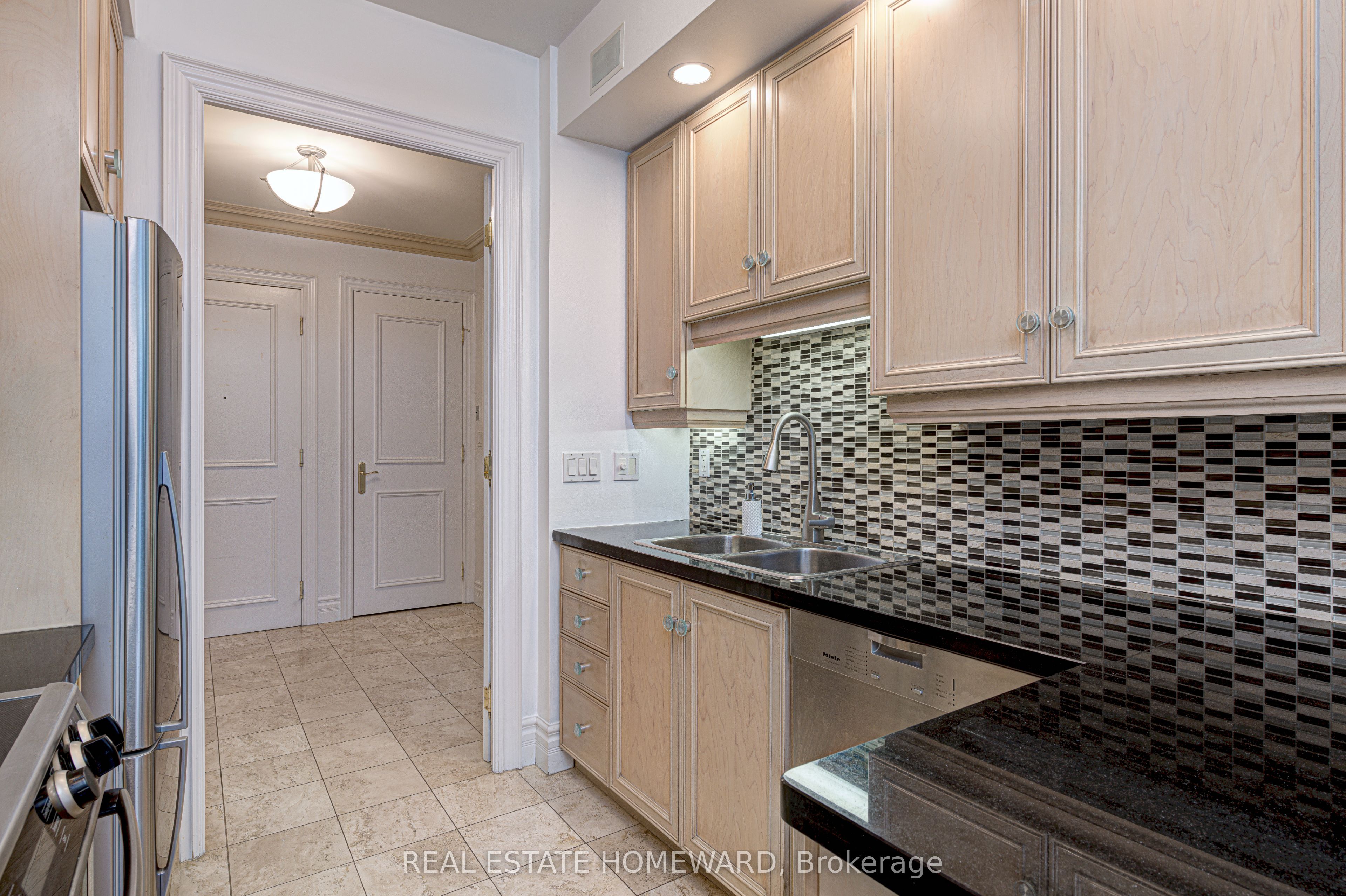10 OLD YORK MILLS Road 206, Toronto, ON M2P 2G9 photo 5