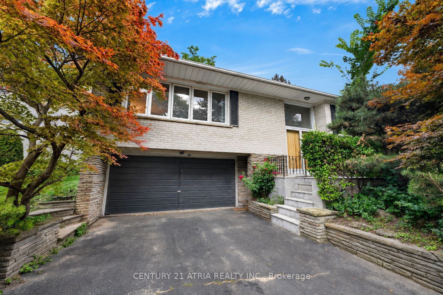 69 Olsen Drive, Toronto, ON M3A 3J4
