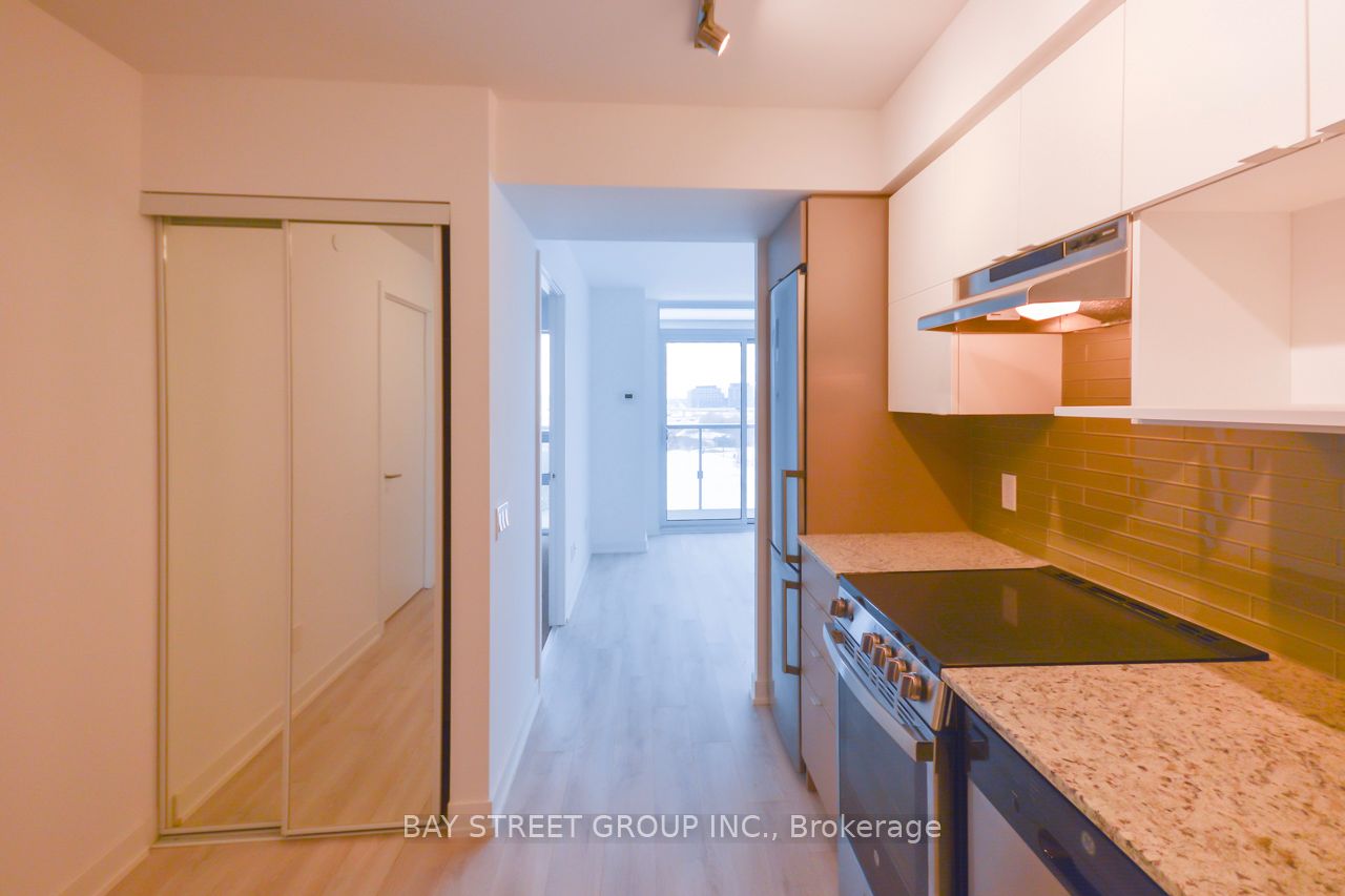 120 Varna Drive 1010, Toronto, ON M6A 0B3 photo 4