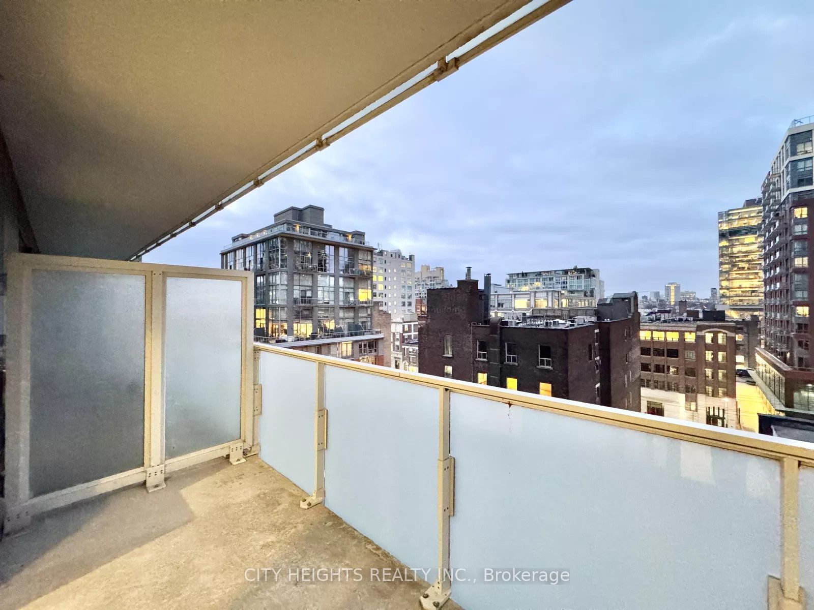 11 Charlotte Street 705, Toronto, ON M5V 2H5