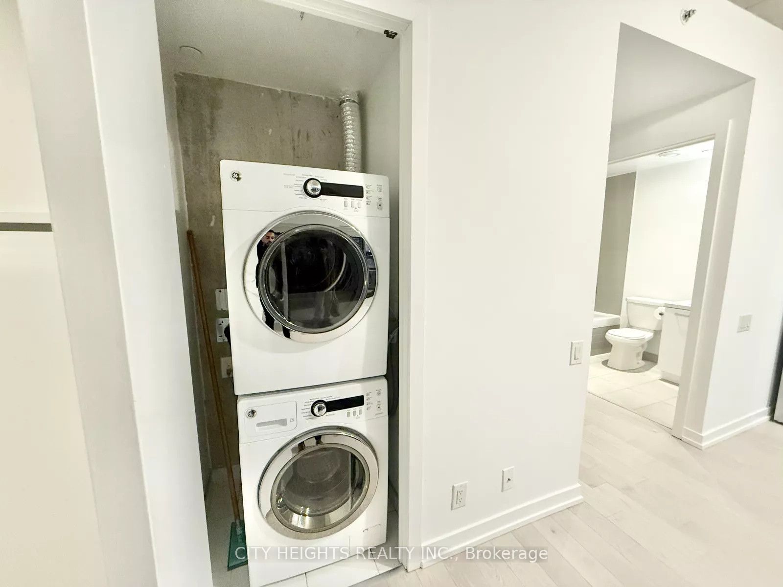11 Charlotte Street 705, Toronto, ON M5V 2H5 photo 3