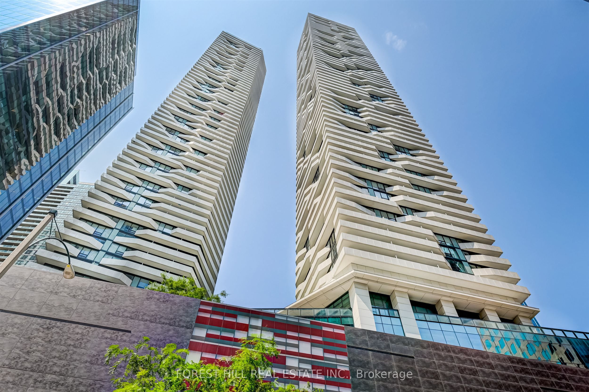 100 Harbour Street 5410, Toronto, ON M5J 0B5 photo 3